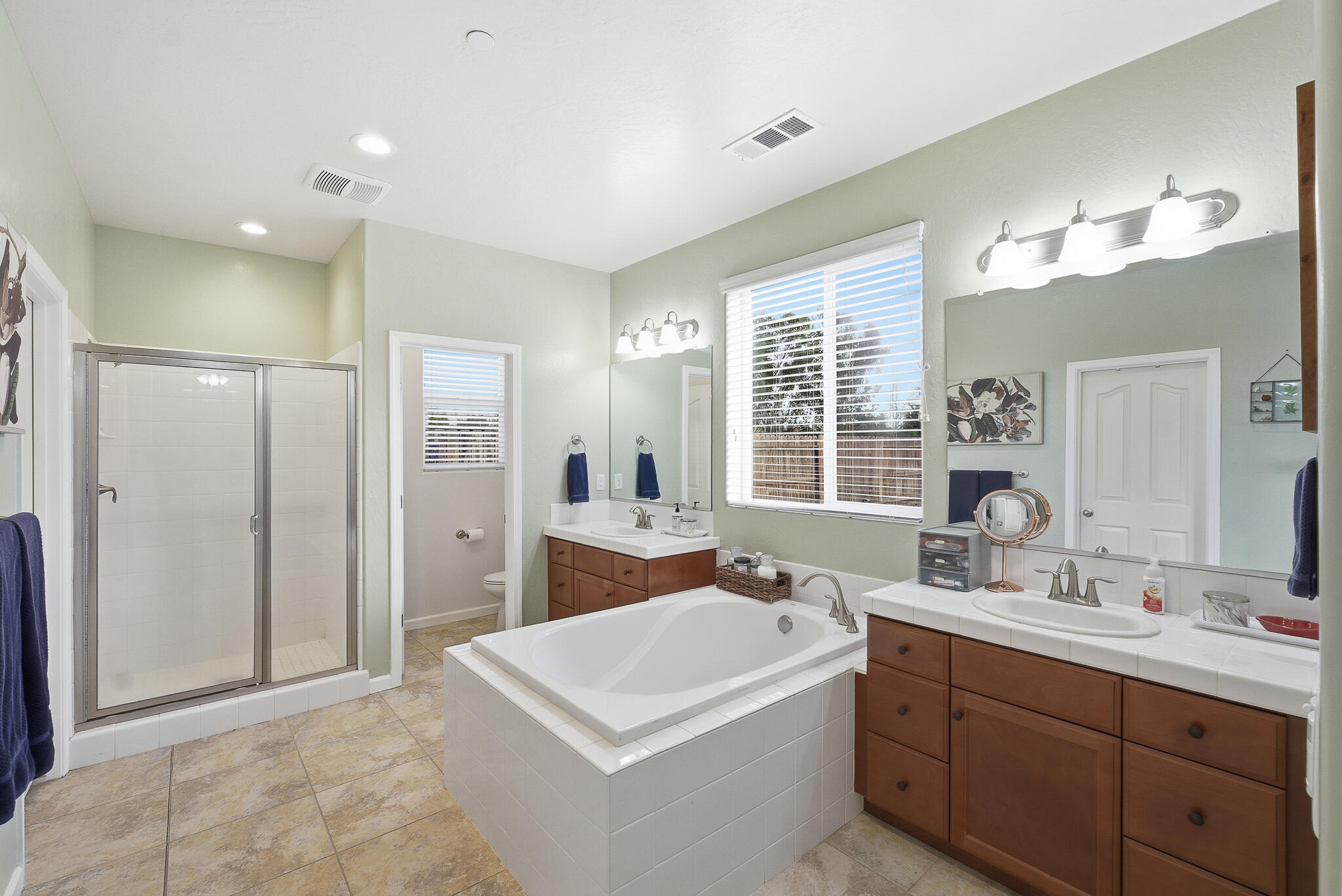 2539 W Allen Ave, Visalia, CA 93291