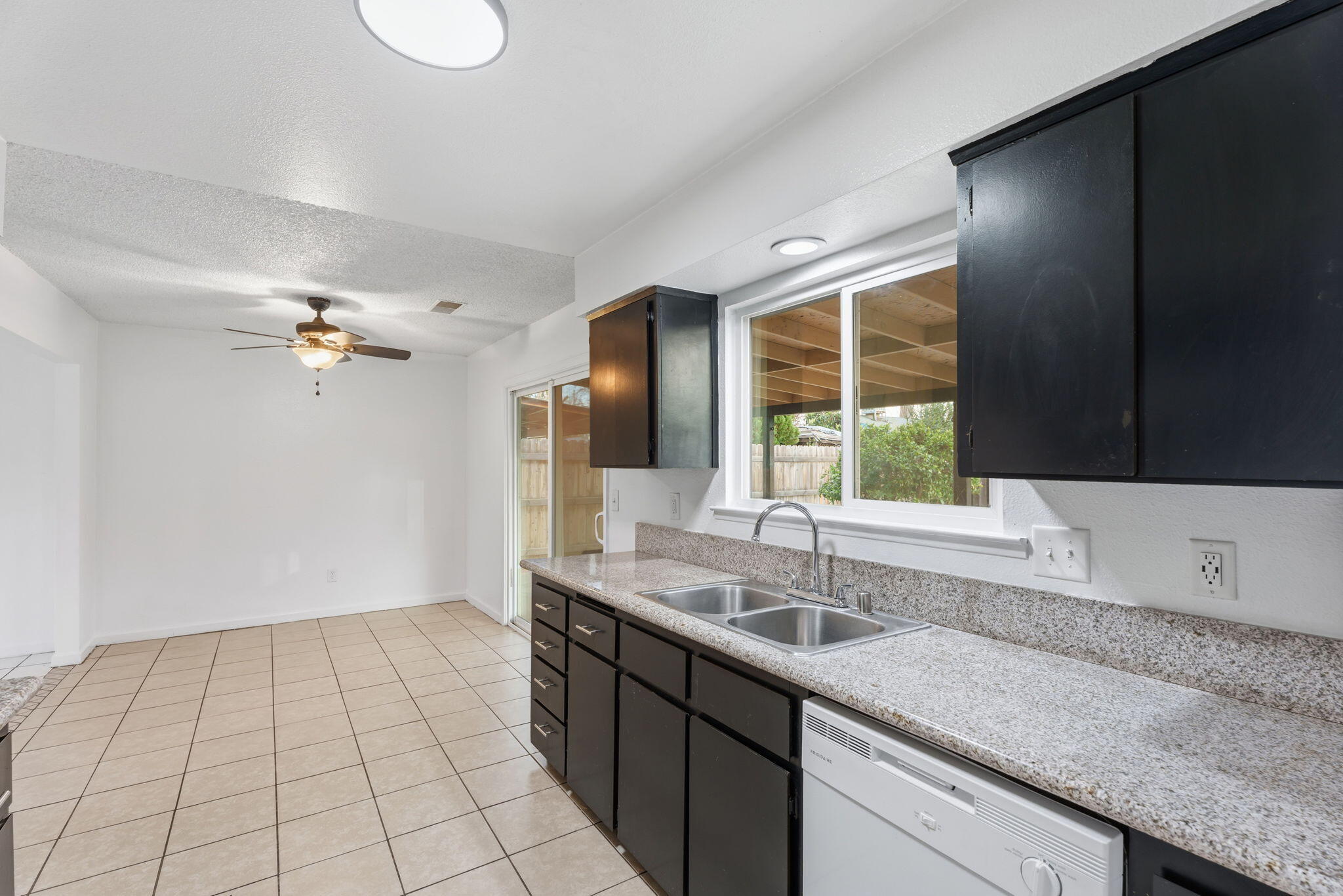 237 E Modoc Ave, Visalia, CA 93291