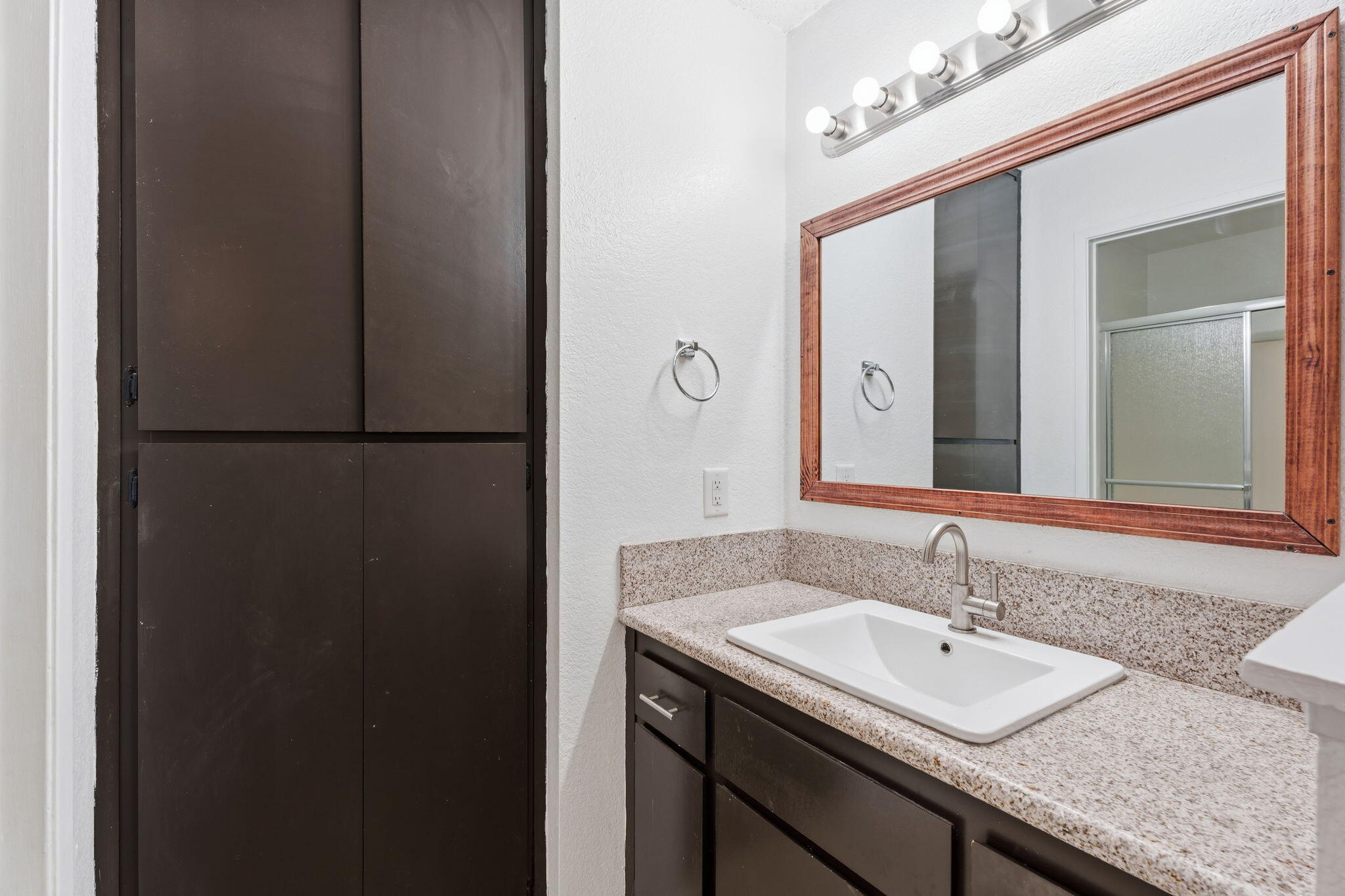 237 E Modoc Ave, Visalia, CA 93291