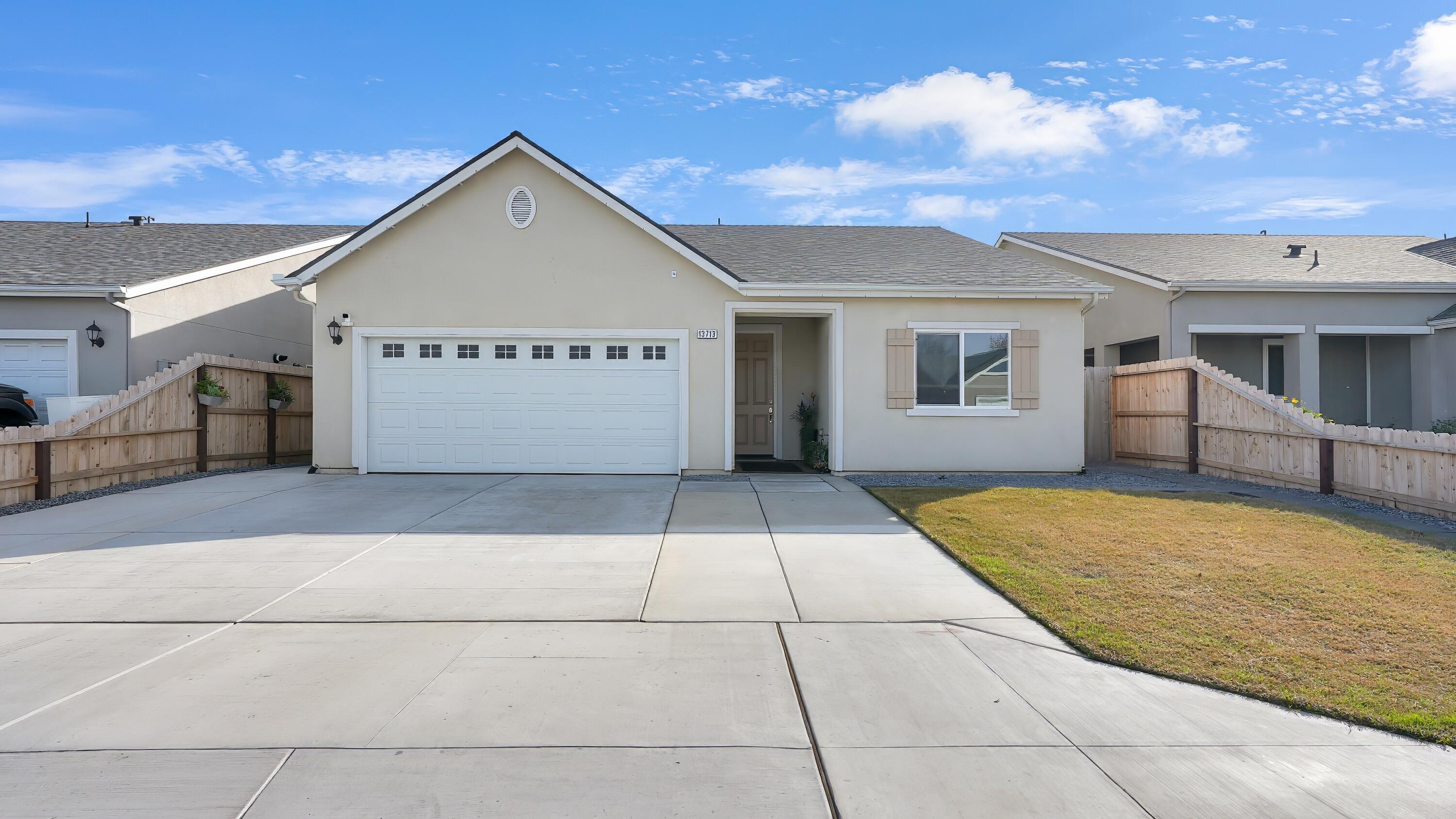 13713 Crocus Way, Armona, CA 93202