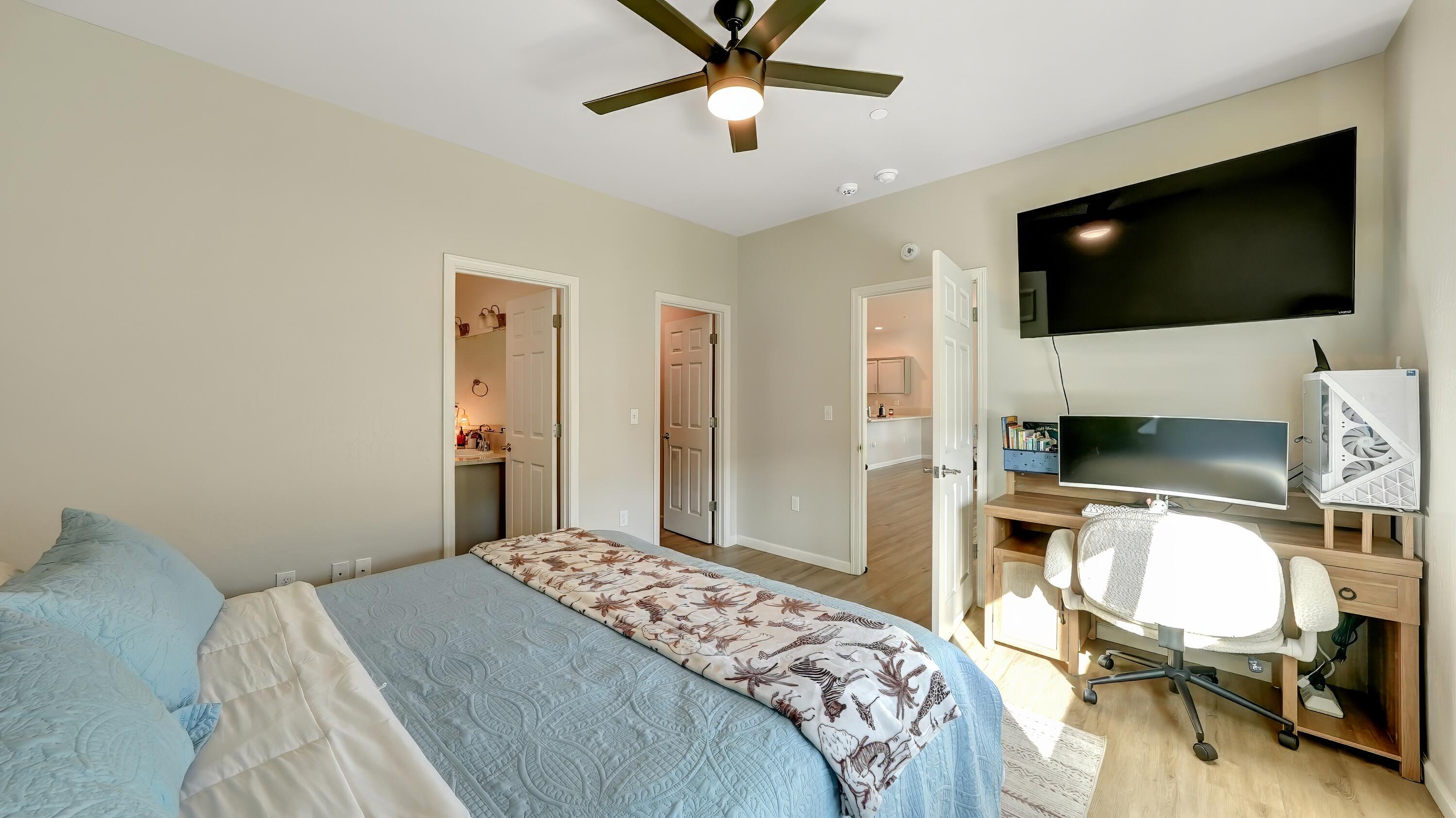 13713 Crocus Way, Armona, CA 93202