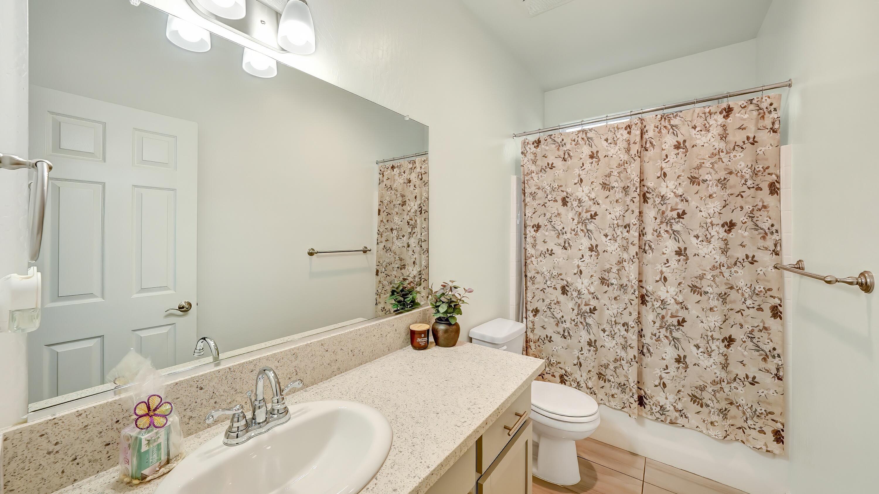 13713 Crocus Way, Armona, CA 93202