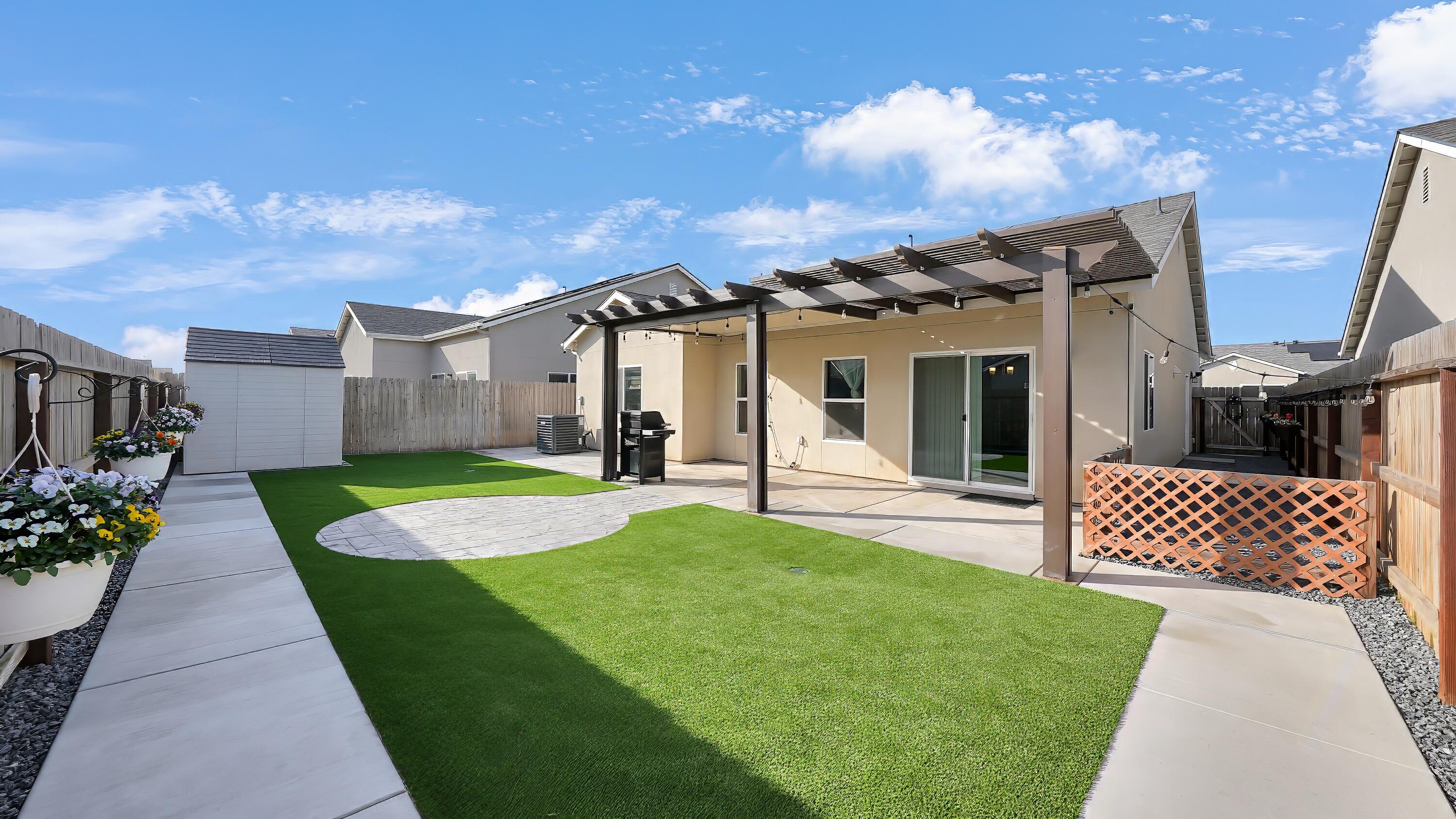 13713 Crocus Way, Armona, CA 93202