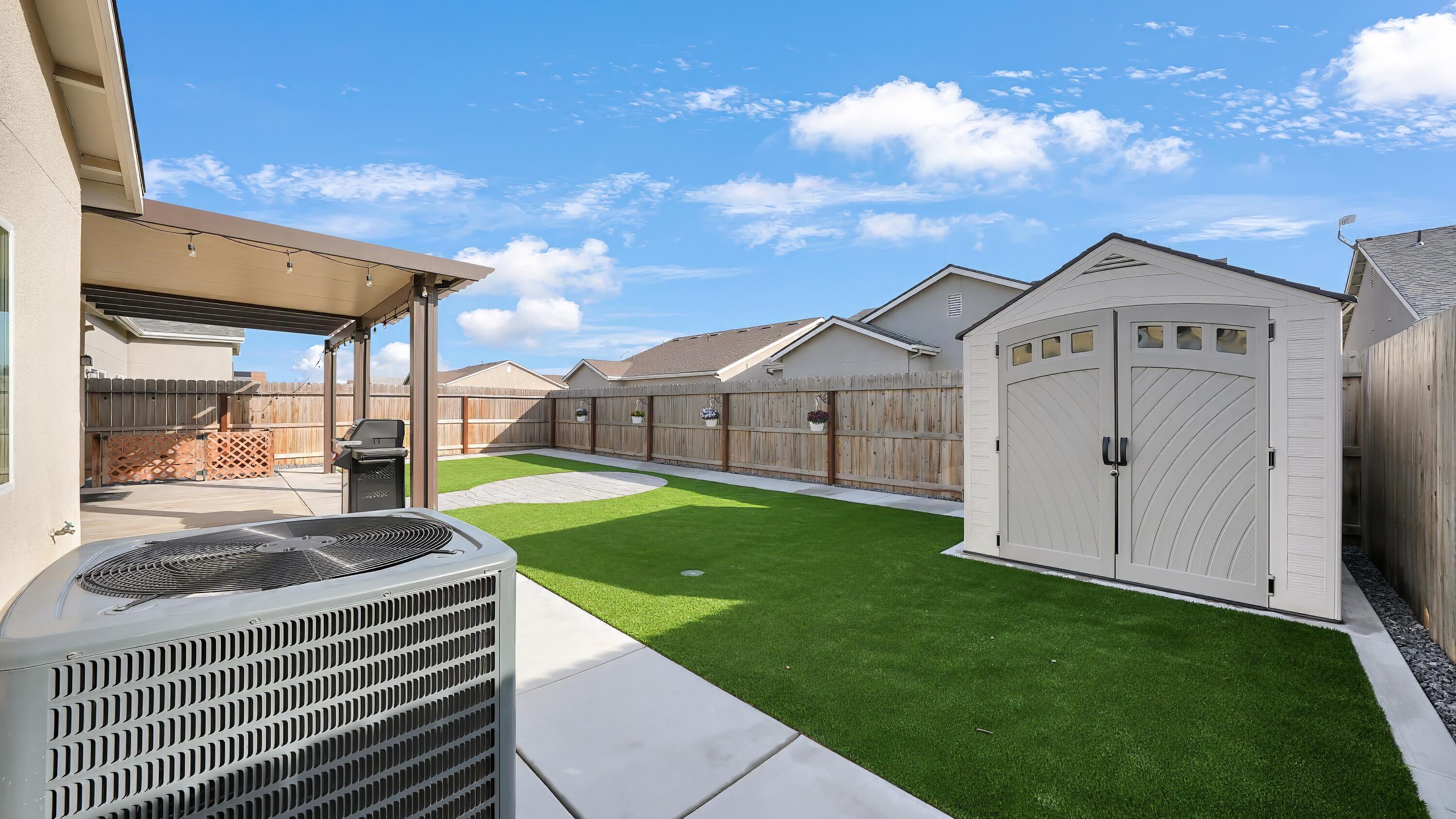 13713 Crocus Way, Armona, CA 93202