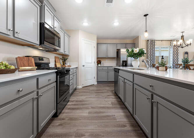 7008 Oriole Ave, Visalia, CA 93291