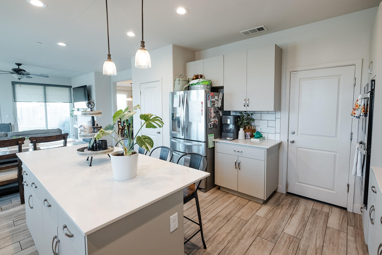 4407 S Ernest St, Visalia, CA 93277