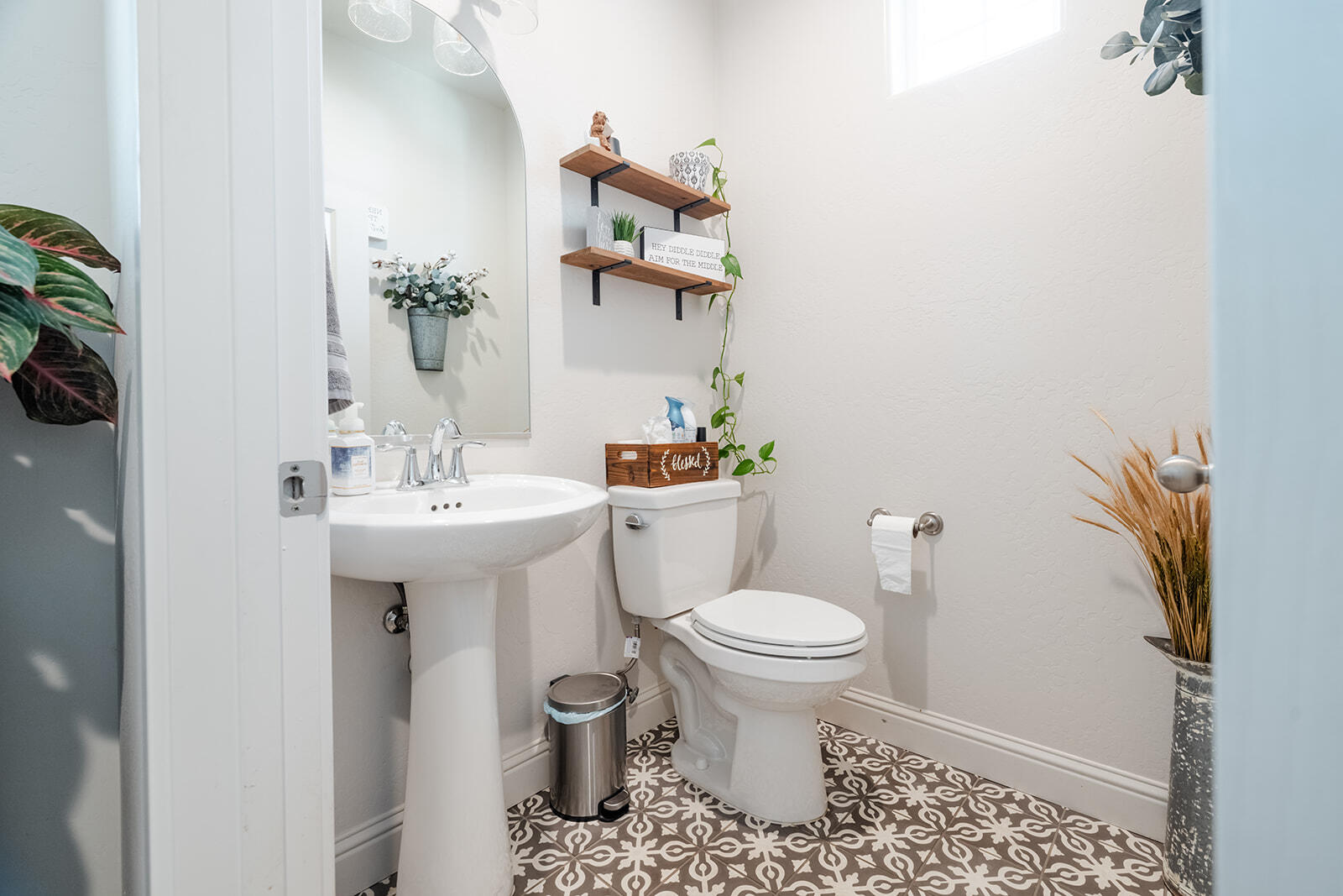 4407 S Ernest St, Visalia, CA 93277