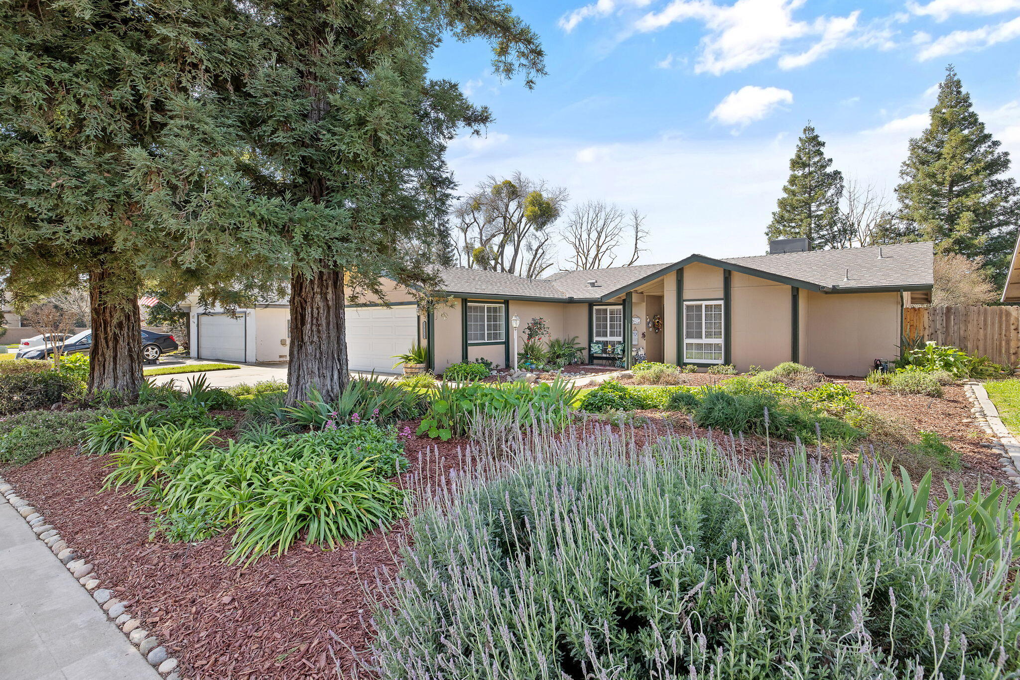 1127 S Noyes St, Visalia, CA 93277