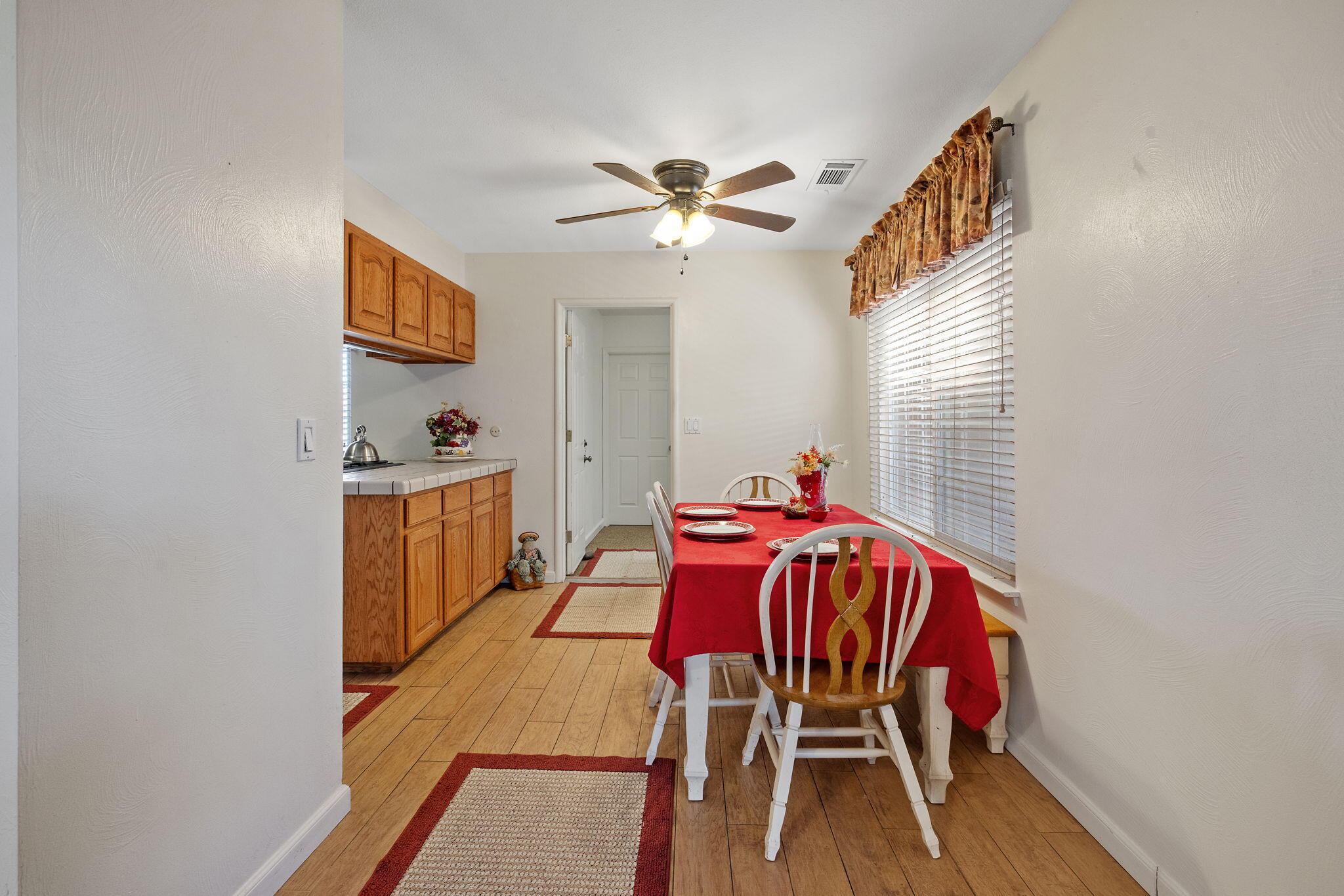 1127 S Noyes St, Visalia, CA 93277