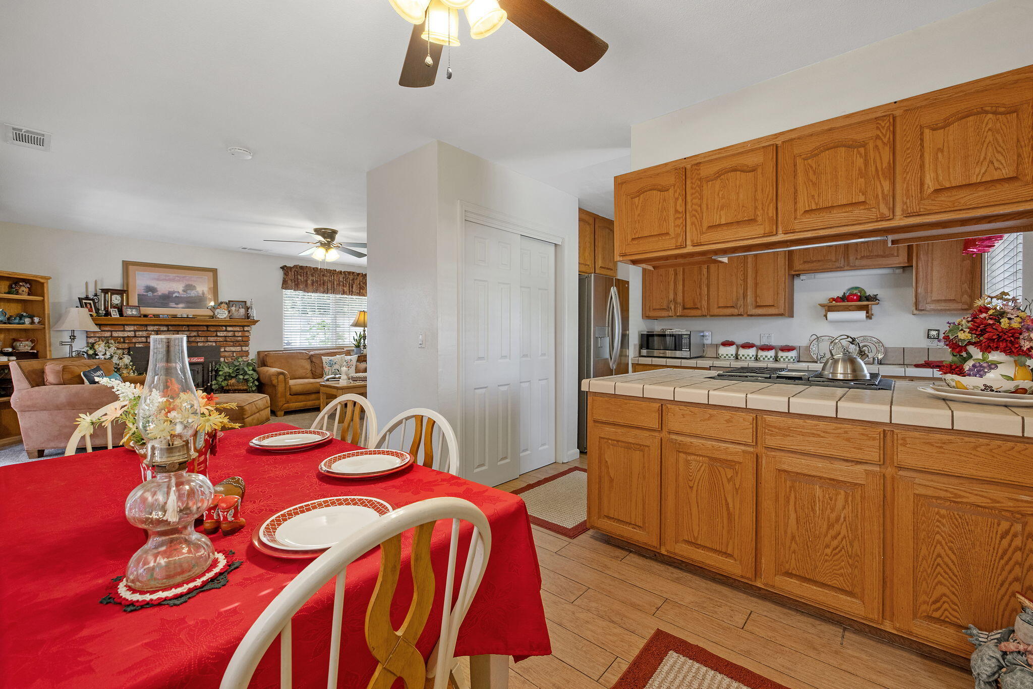 1127 S Noyes St, Visalia, CA 93277