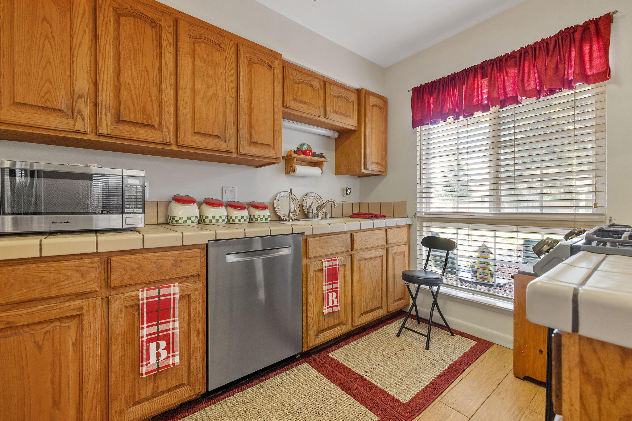 1127 S Noyes St, Visalia, CA 93277