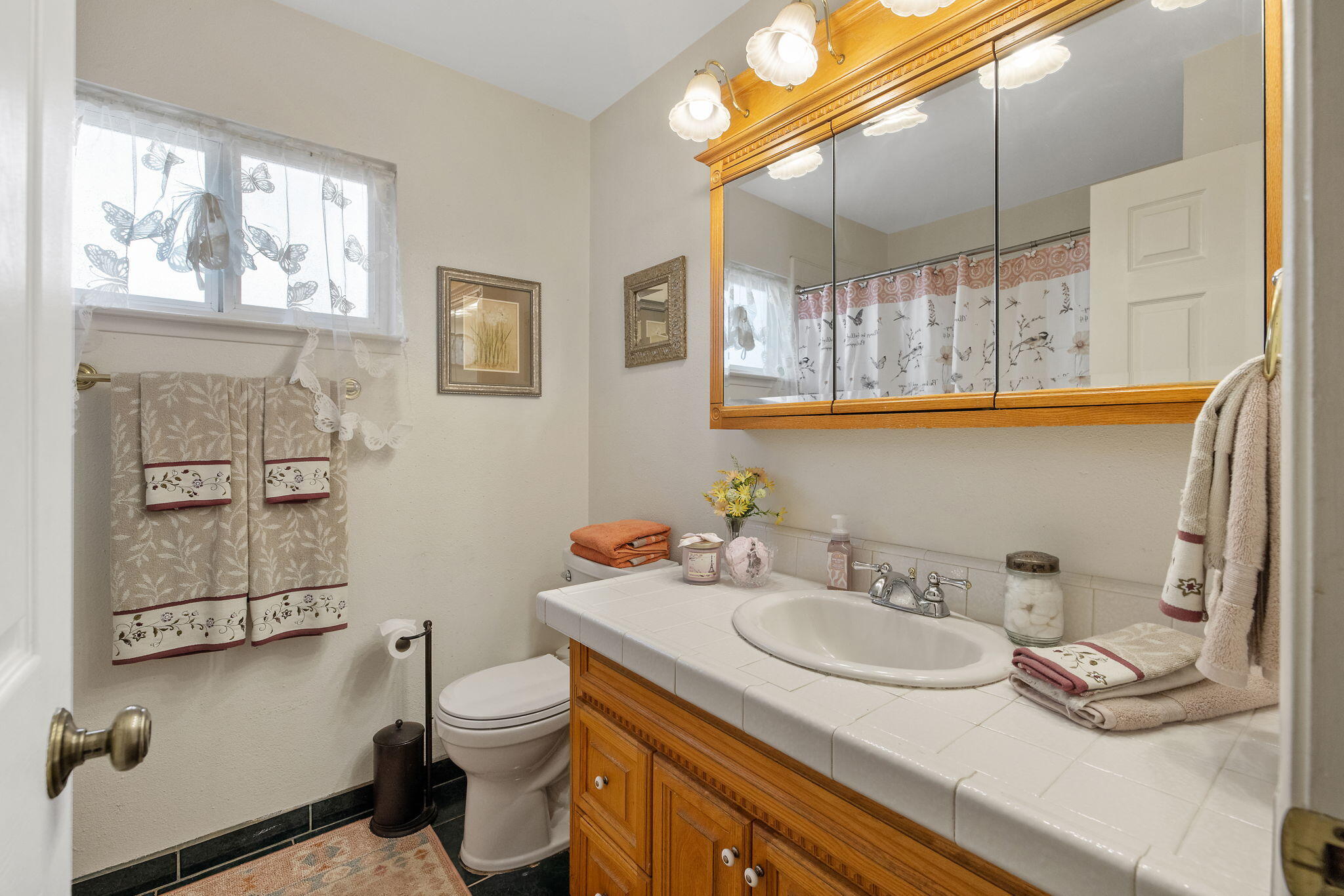 1127 S Noyes St, Visalia, CA 93277