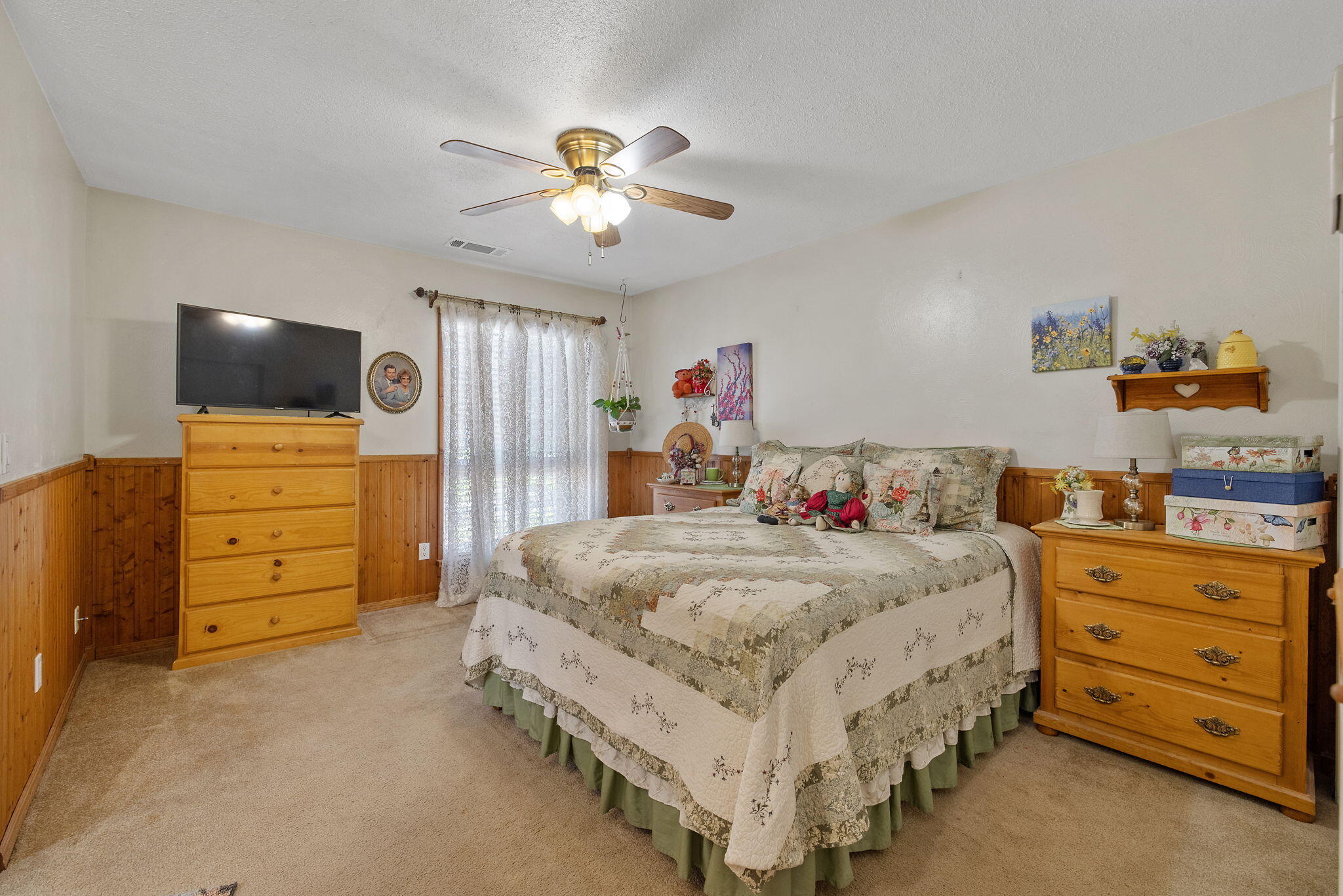 1127 S Noyes St, Visalia, CA 93277