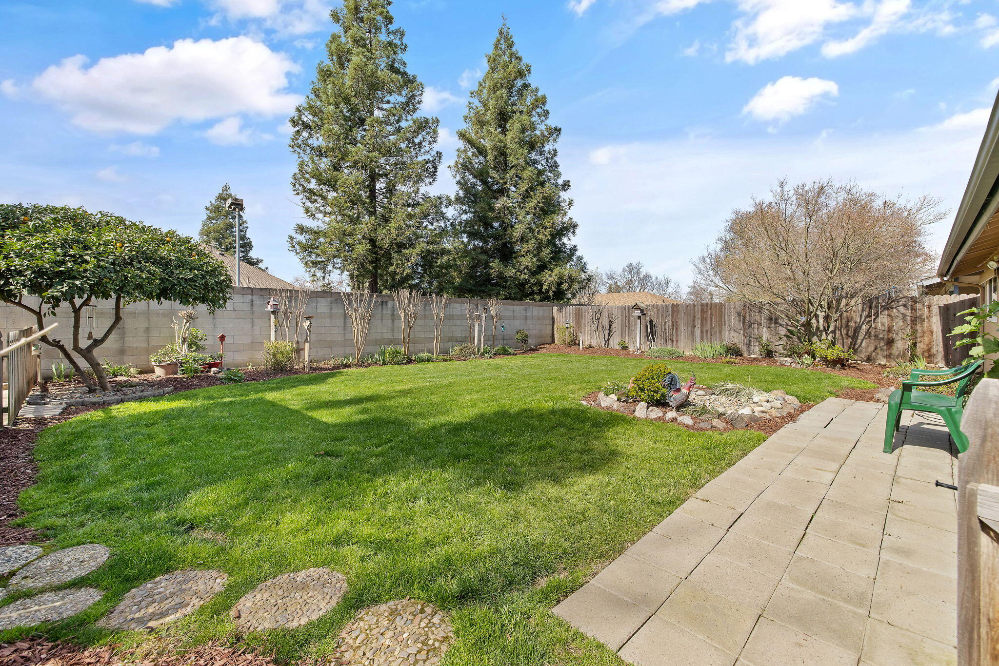 1127 S Noyes St, Visalia, CA 93277