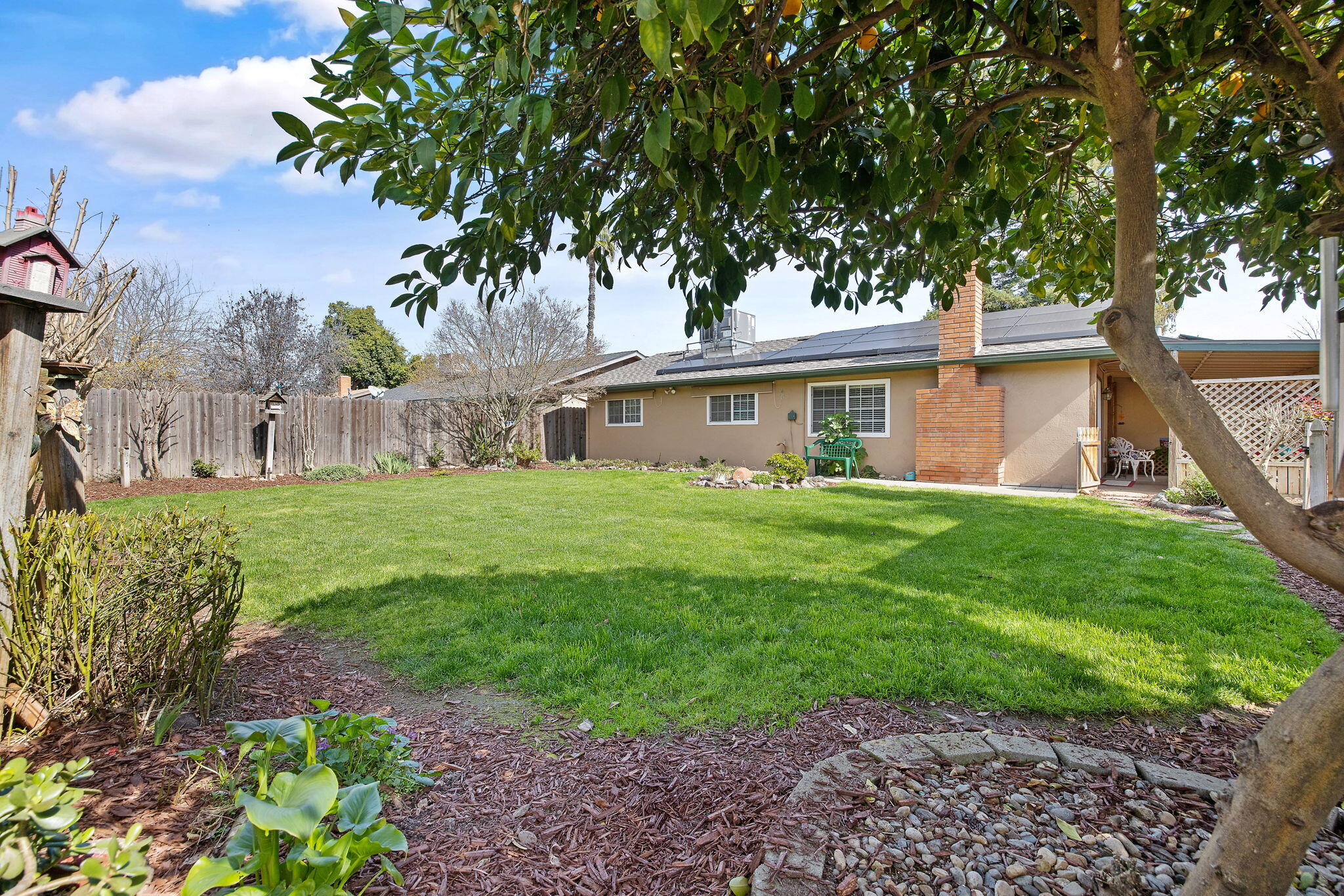 1127 S Noyes St, Visalia, CA 93277