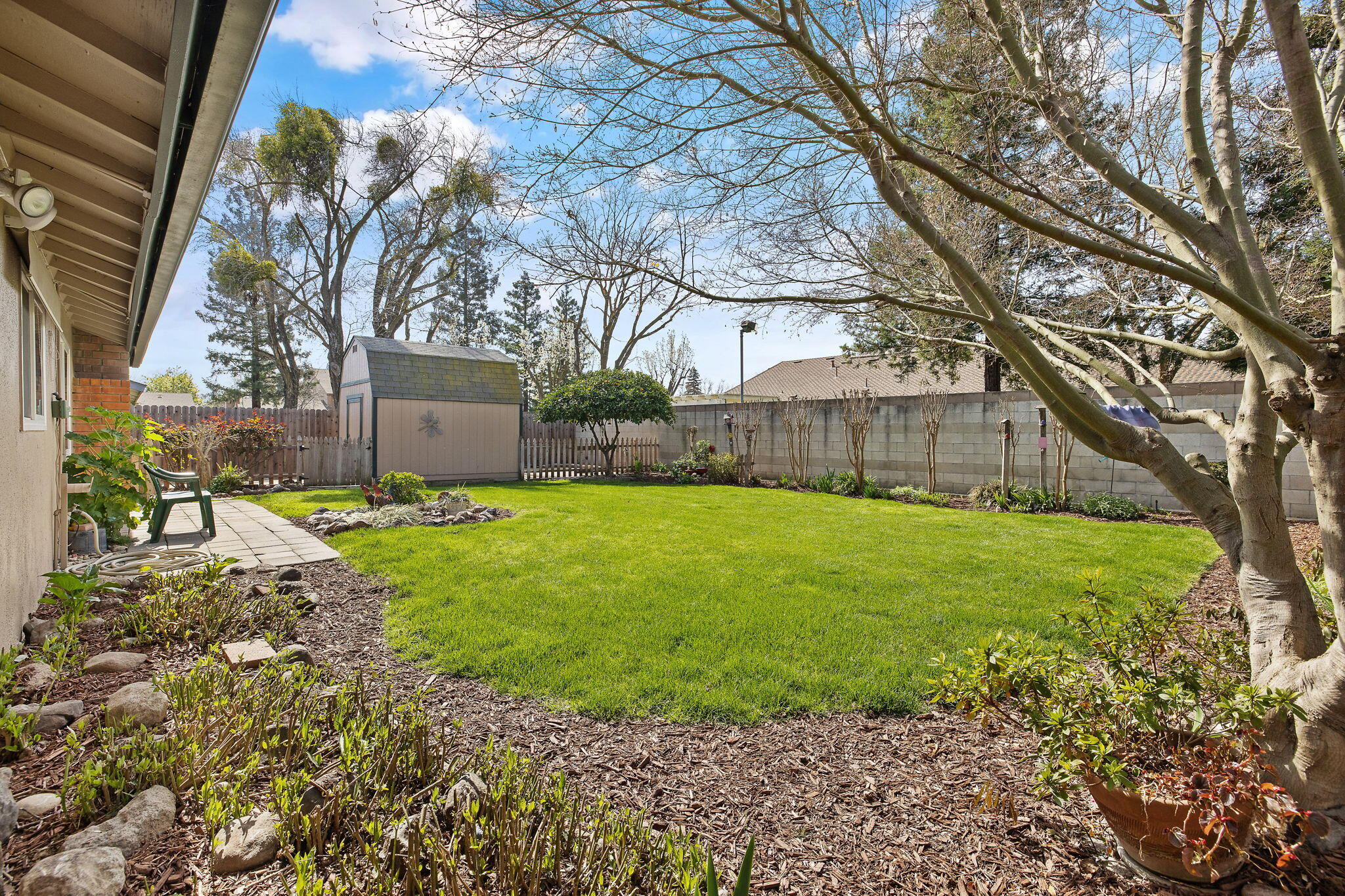 1127 S Noyes St, Visalia, CA 93277