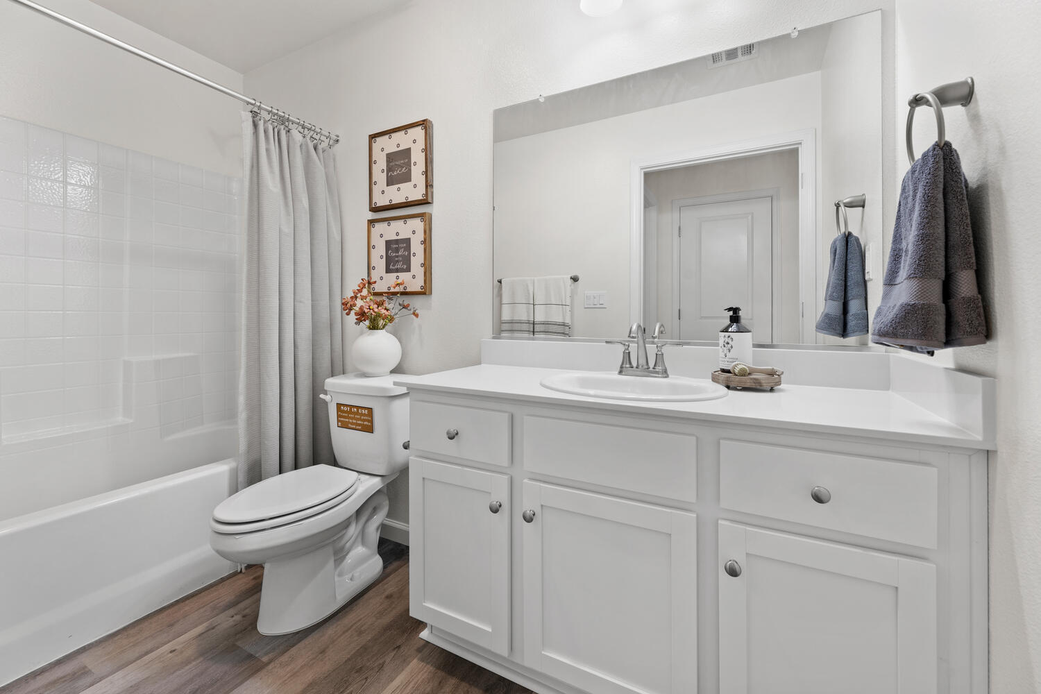 7144 Wren Ave, Visalia, CA 93291