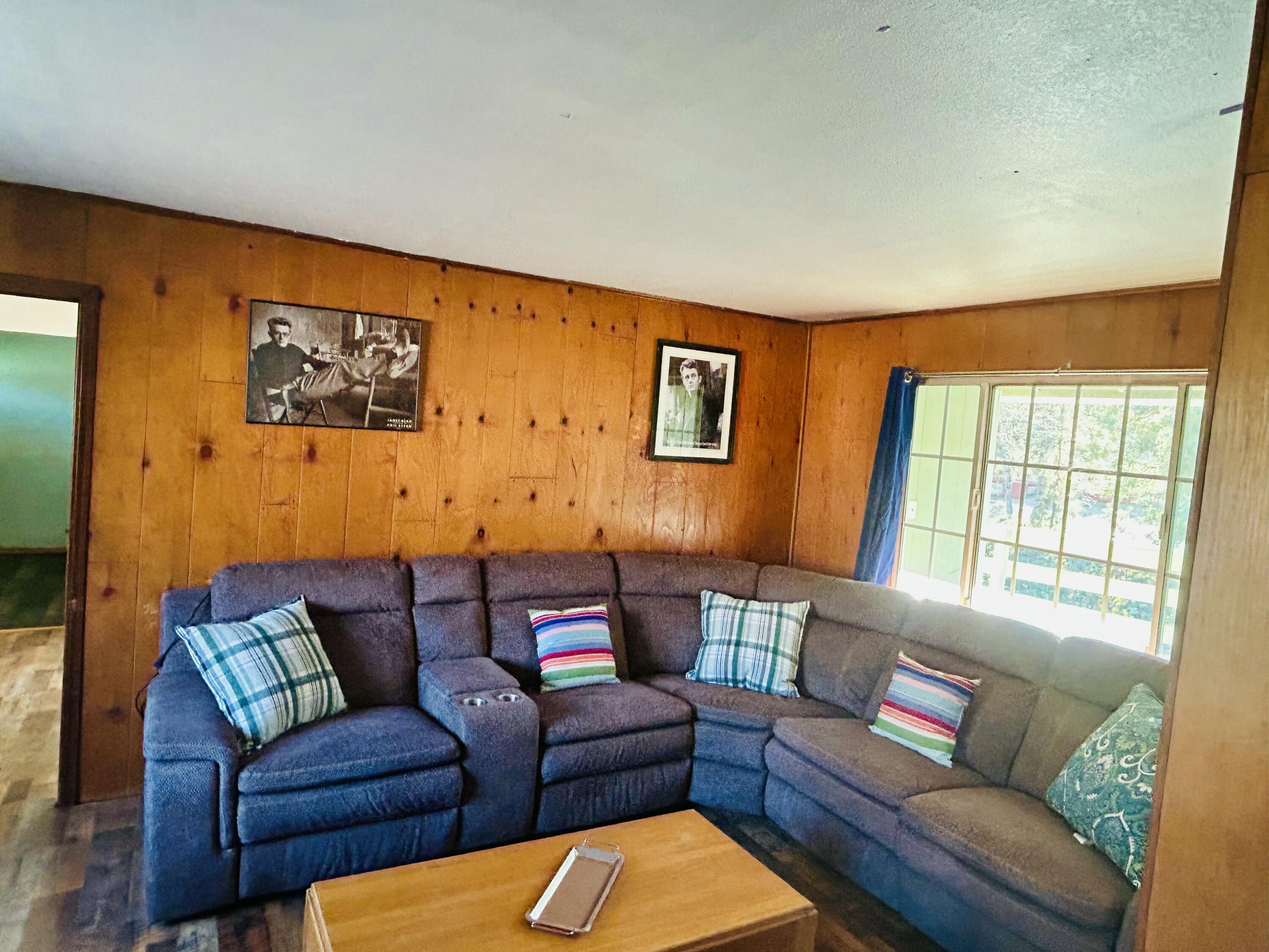 1005 Melody Ln, California Hot Springs, CA 93207