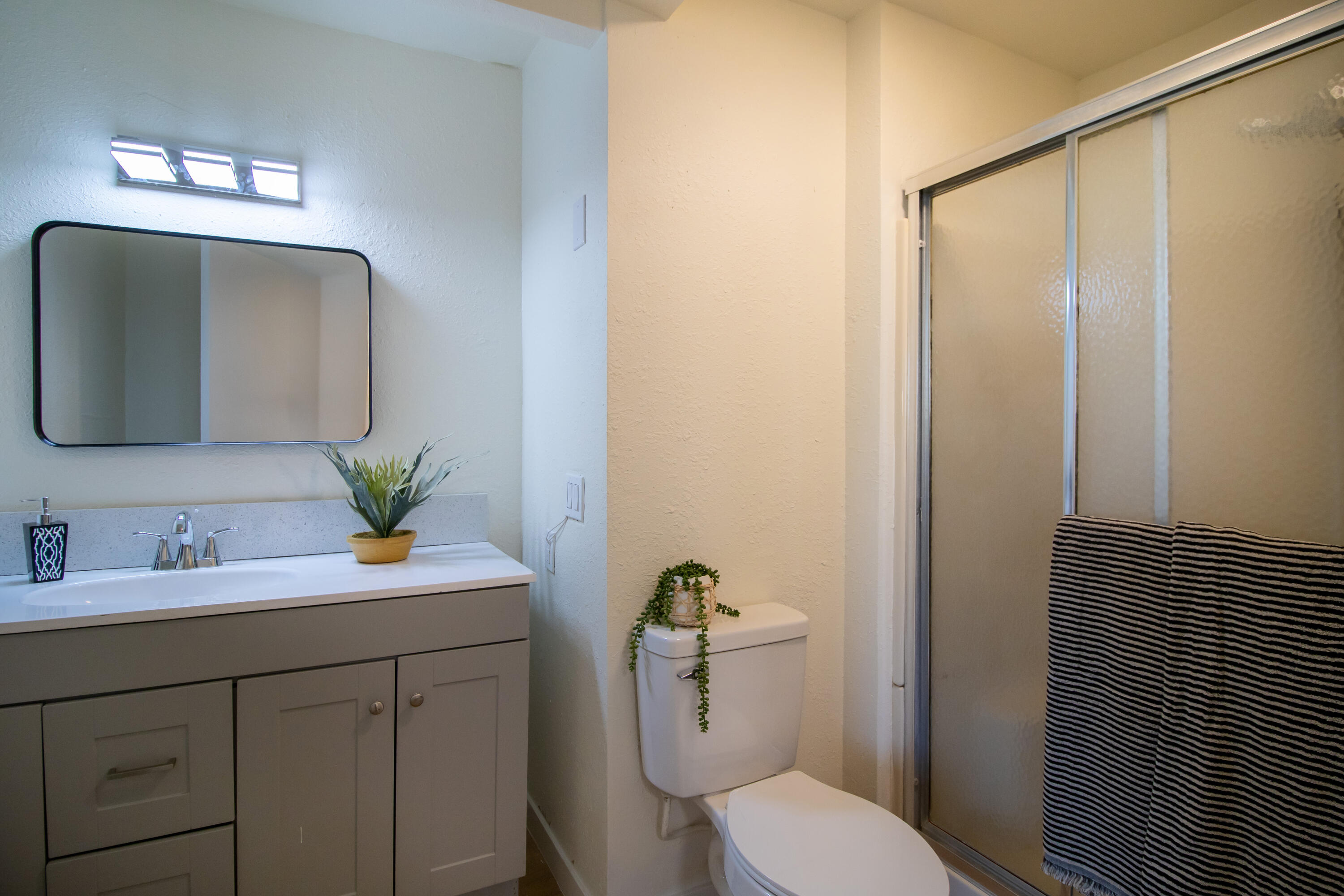 1812 S Bardo St, Visalia, CA 93277