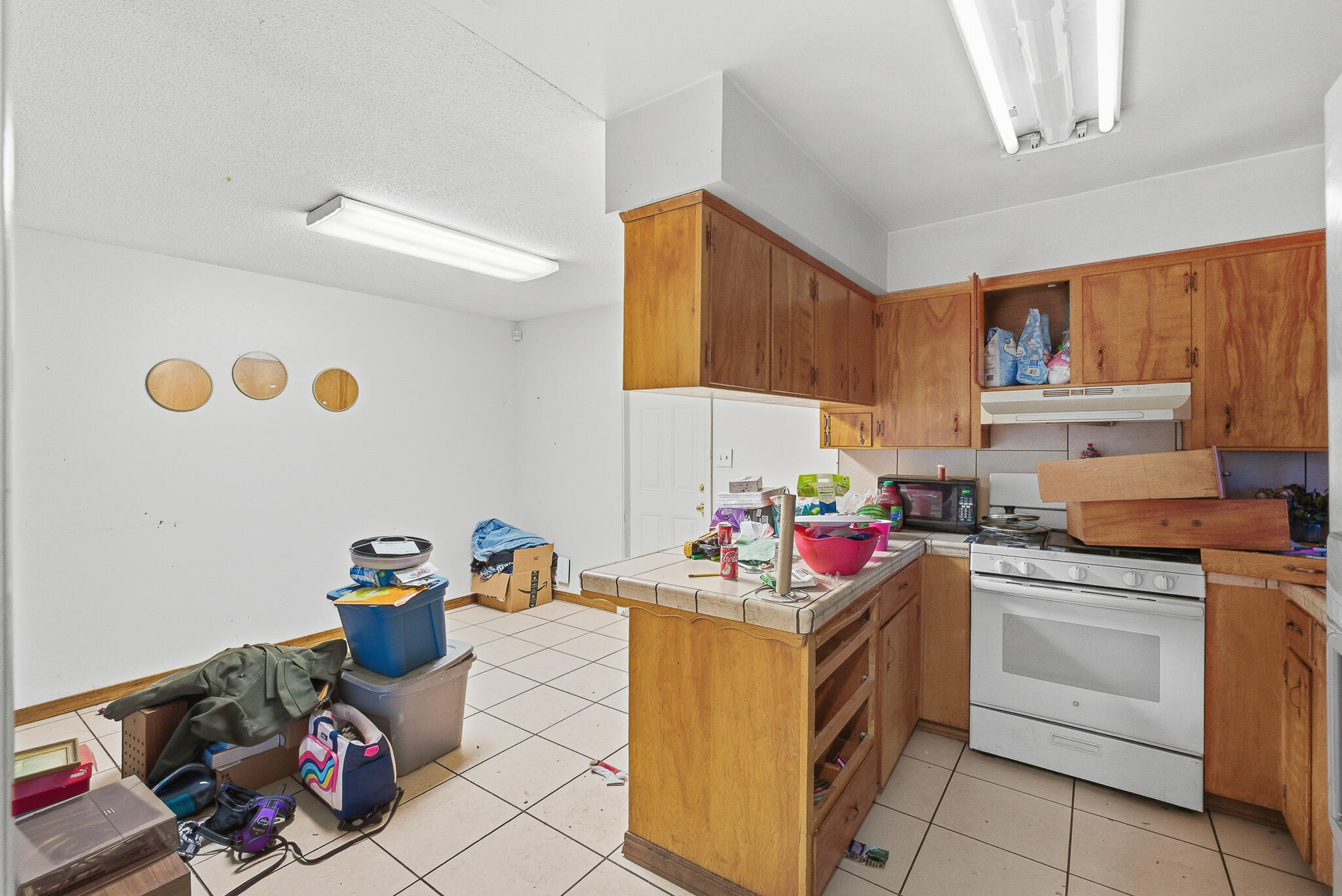 2204 Fairmont Dr, Hanford, CA 93230