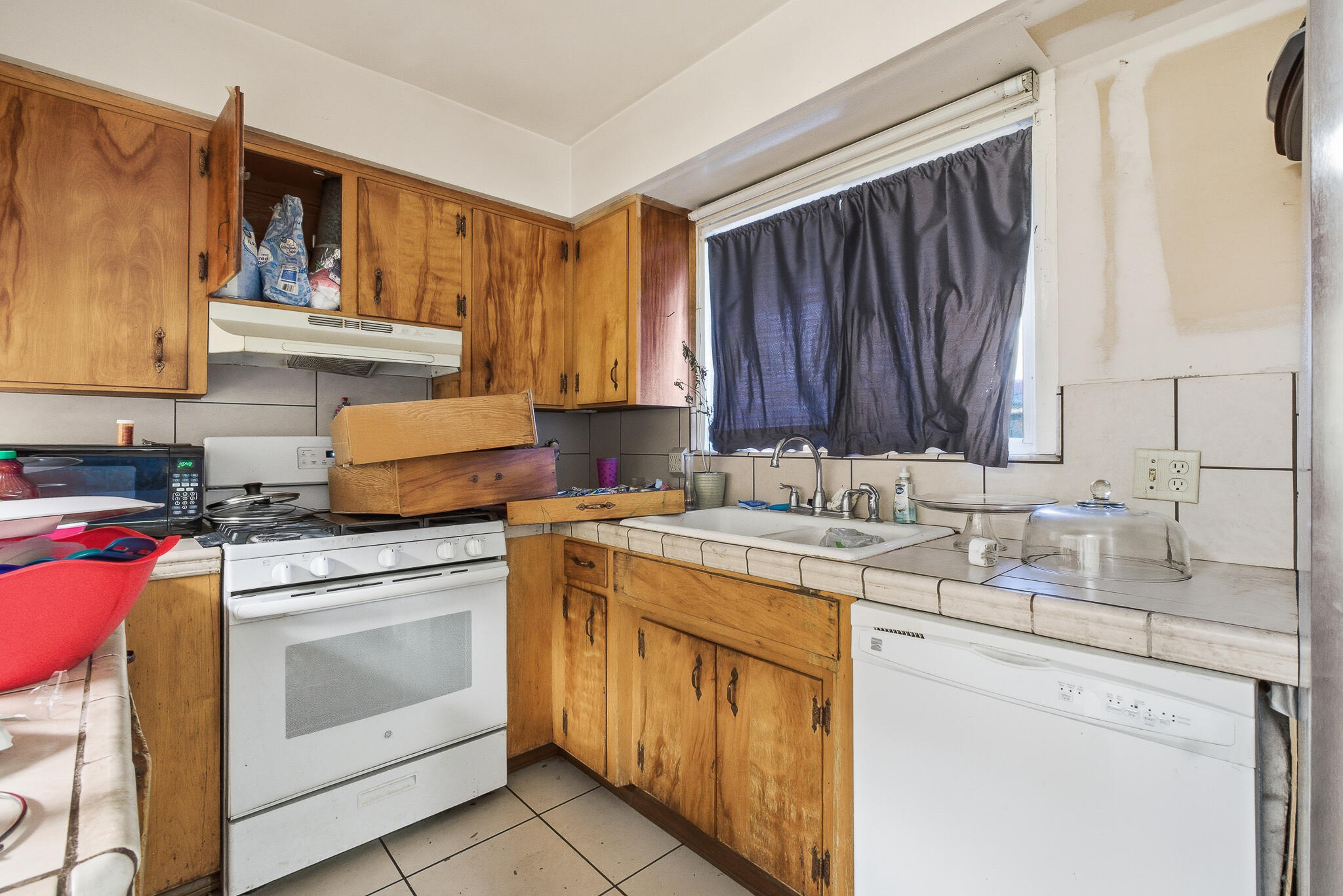 2204 Fairmont Dr, Hanford, CA 93230