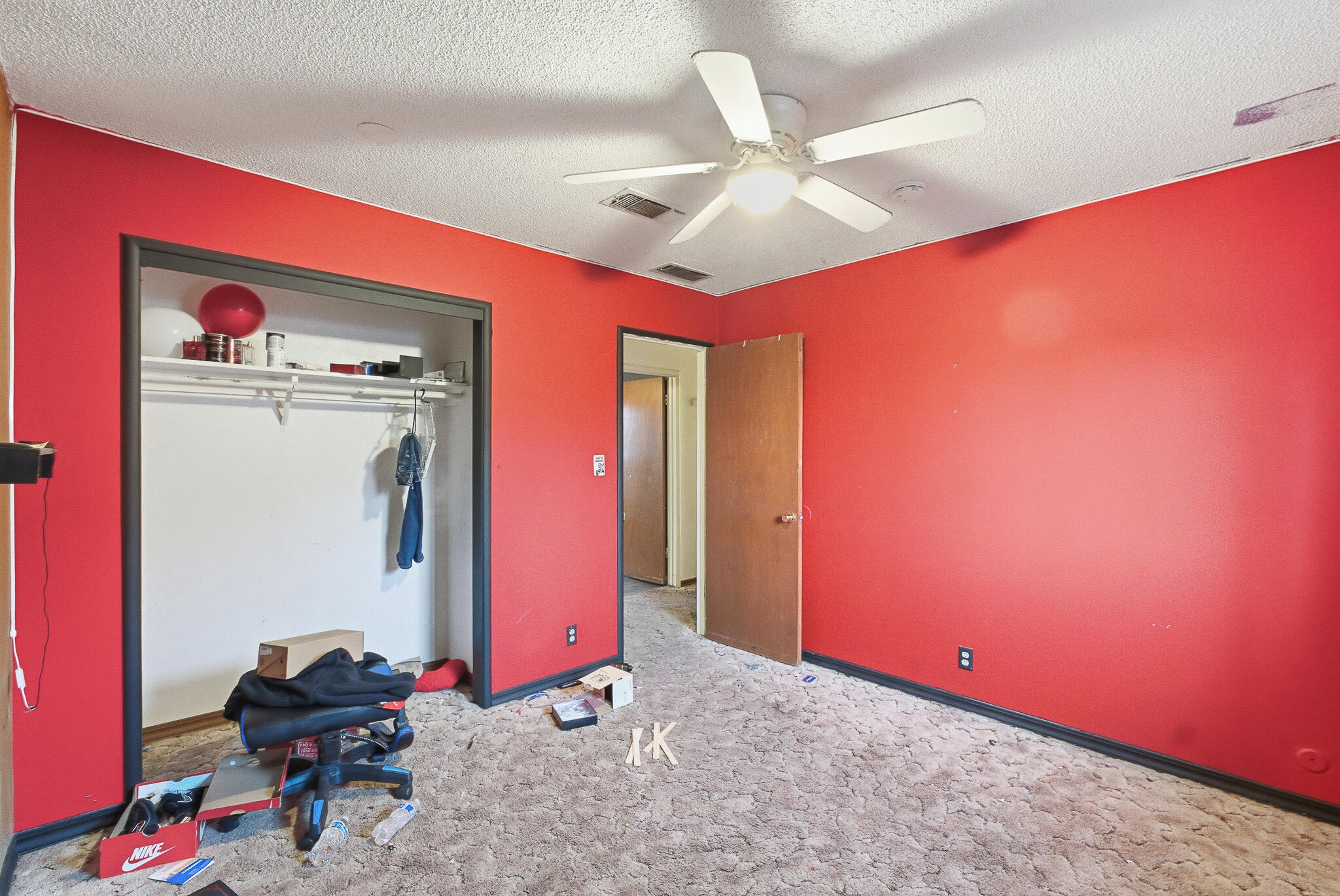 2204 Fairmont Dr, Hanford, CA 93230