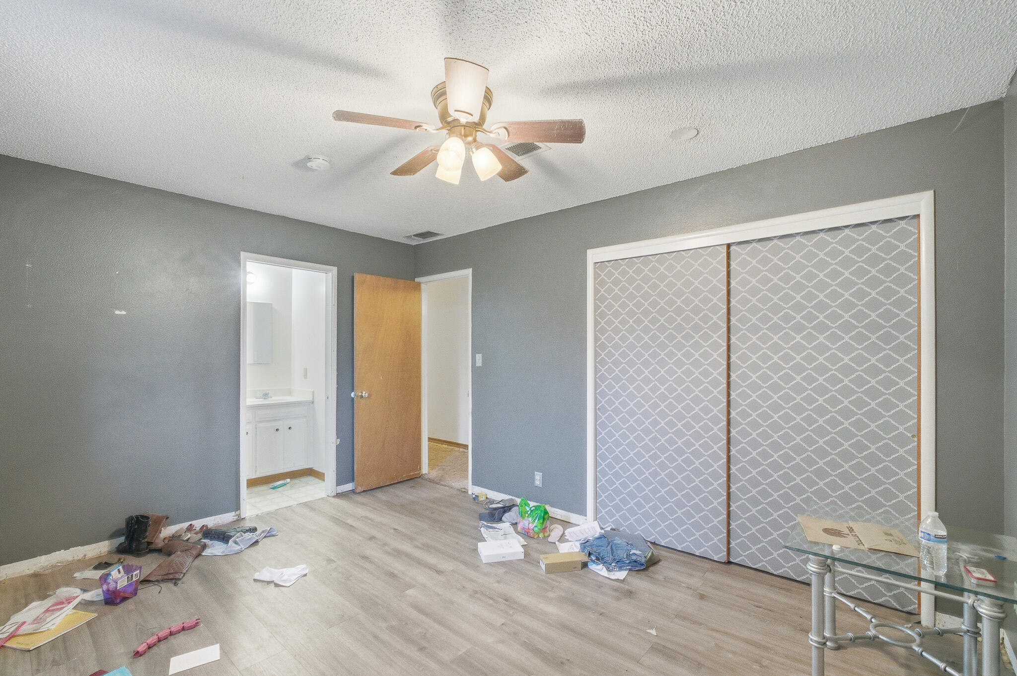 2204 Fairmont Dr, Hanford, CA 93230