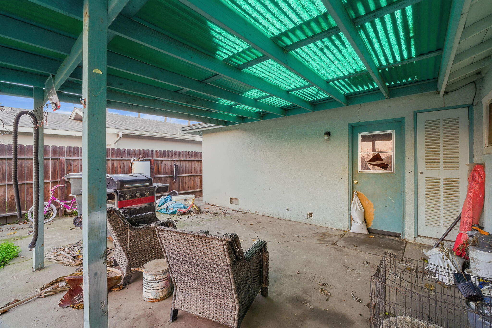 2204 Fairmont Dr, Hanford, CA 93230