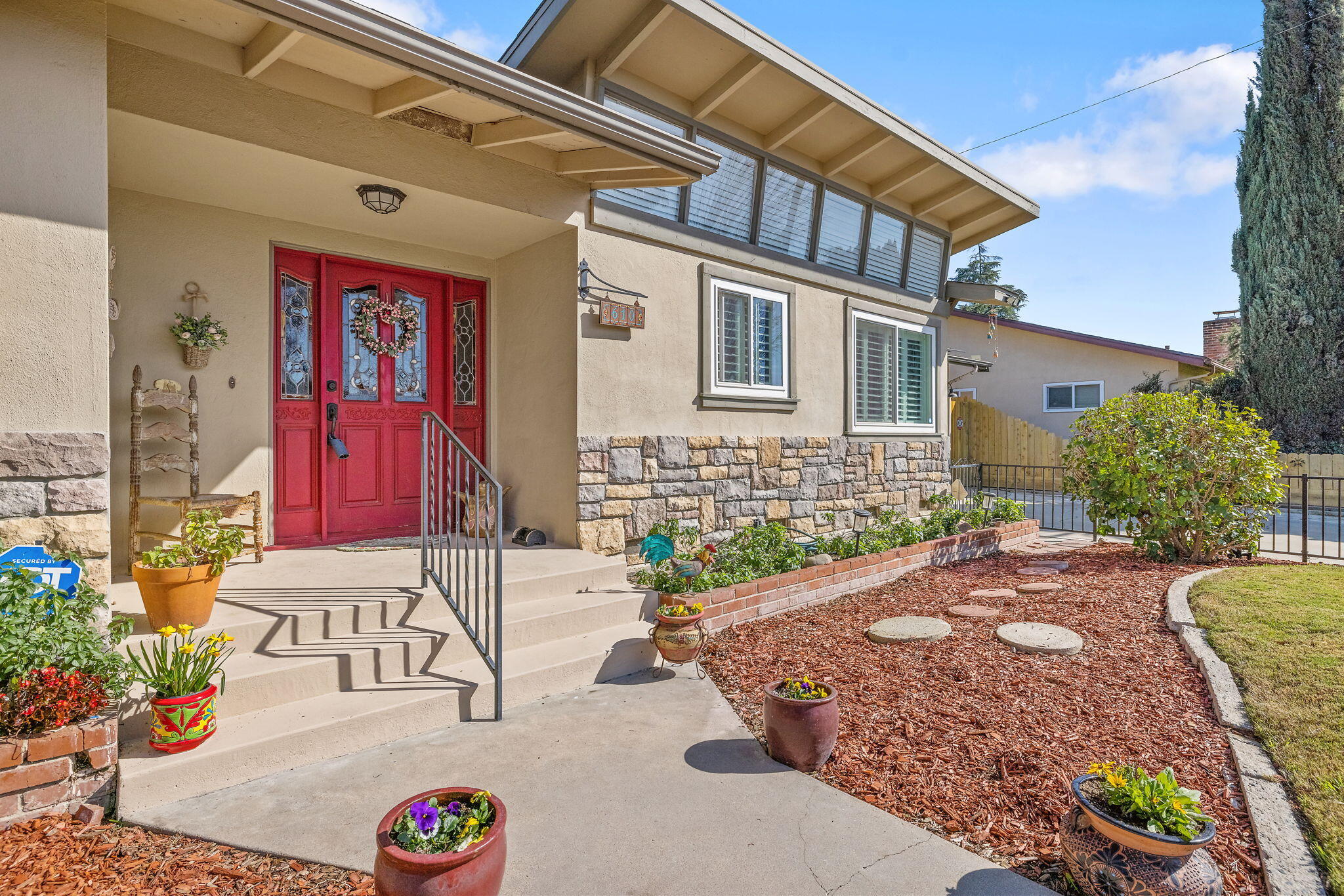 610 S Whitney St, Visalia, CA 93277