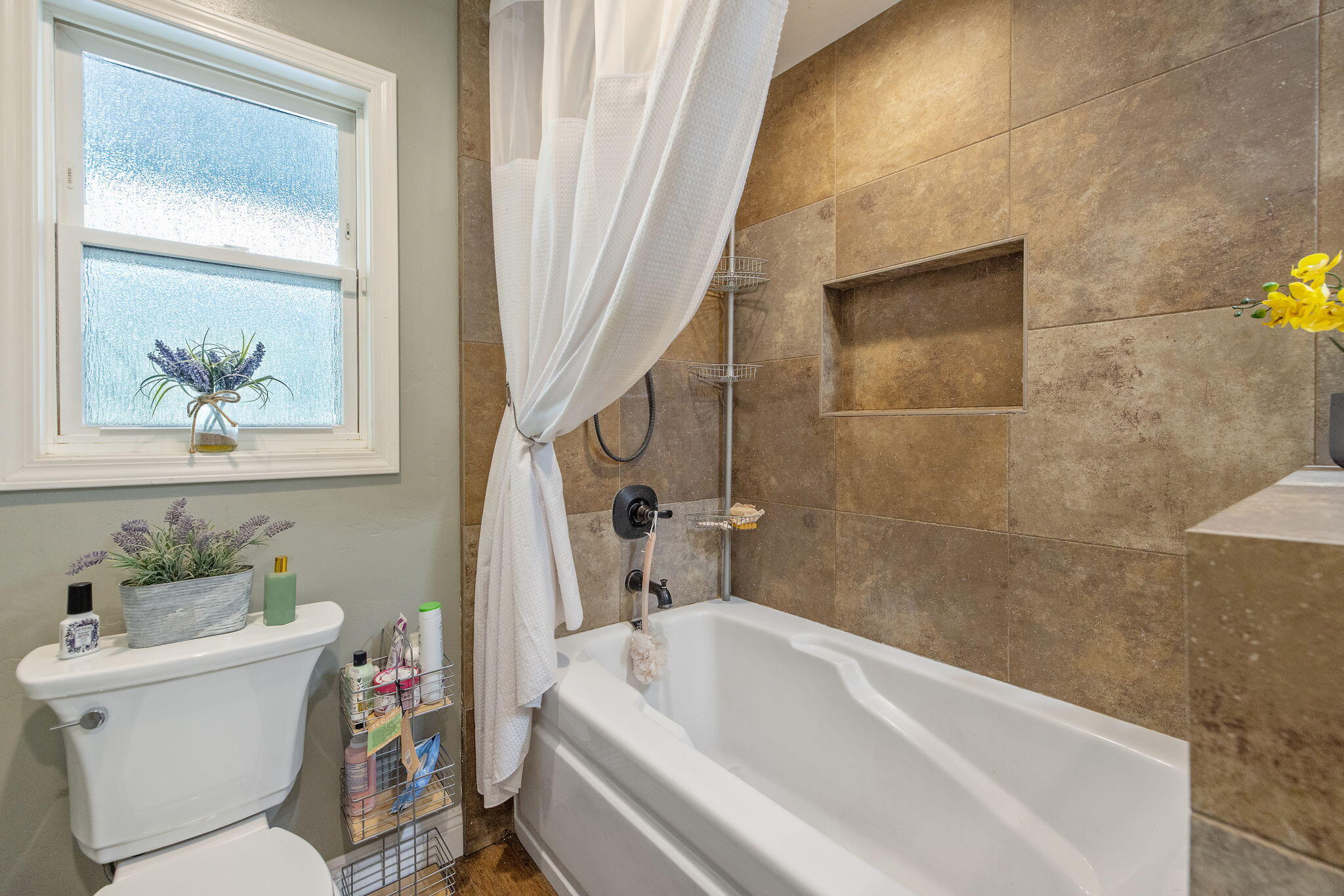 610 S Whitney St, Visalia, CA 93277