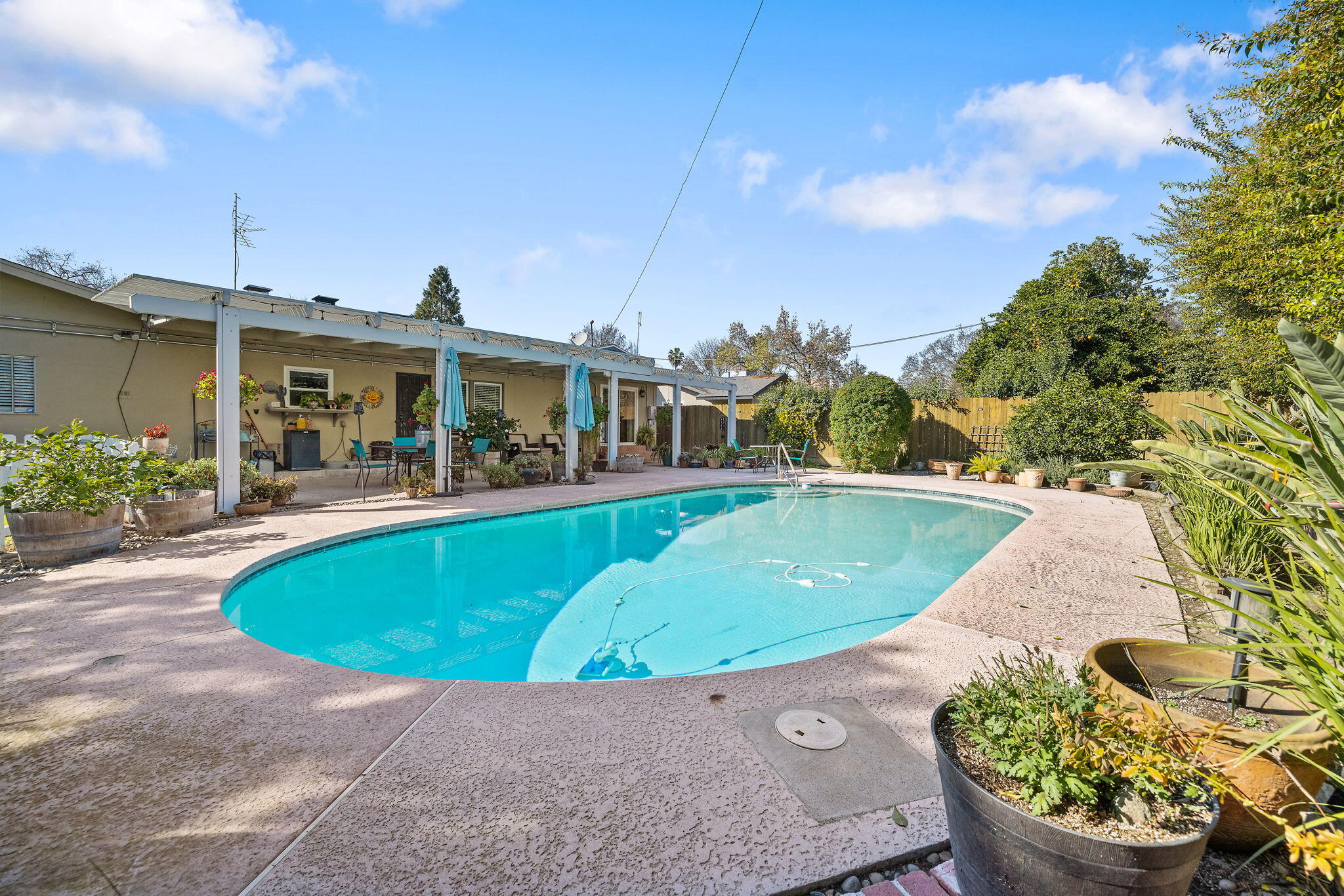 610 S Whitney St, Visalia, CA 93277