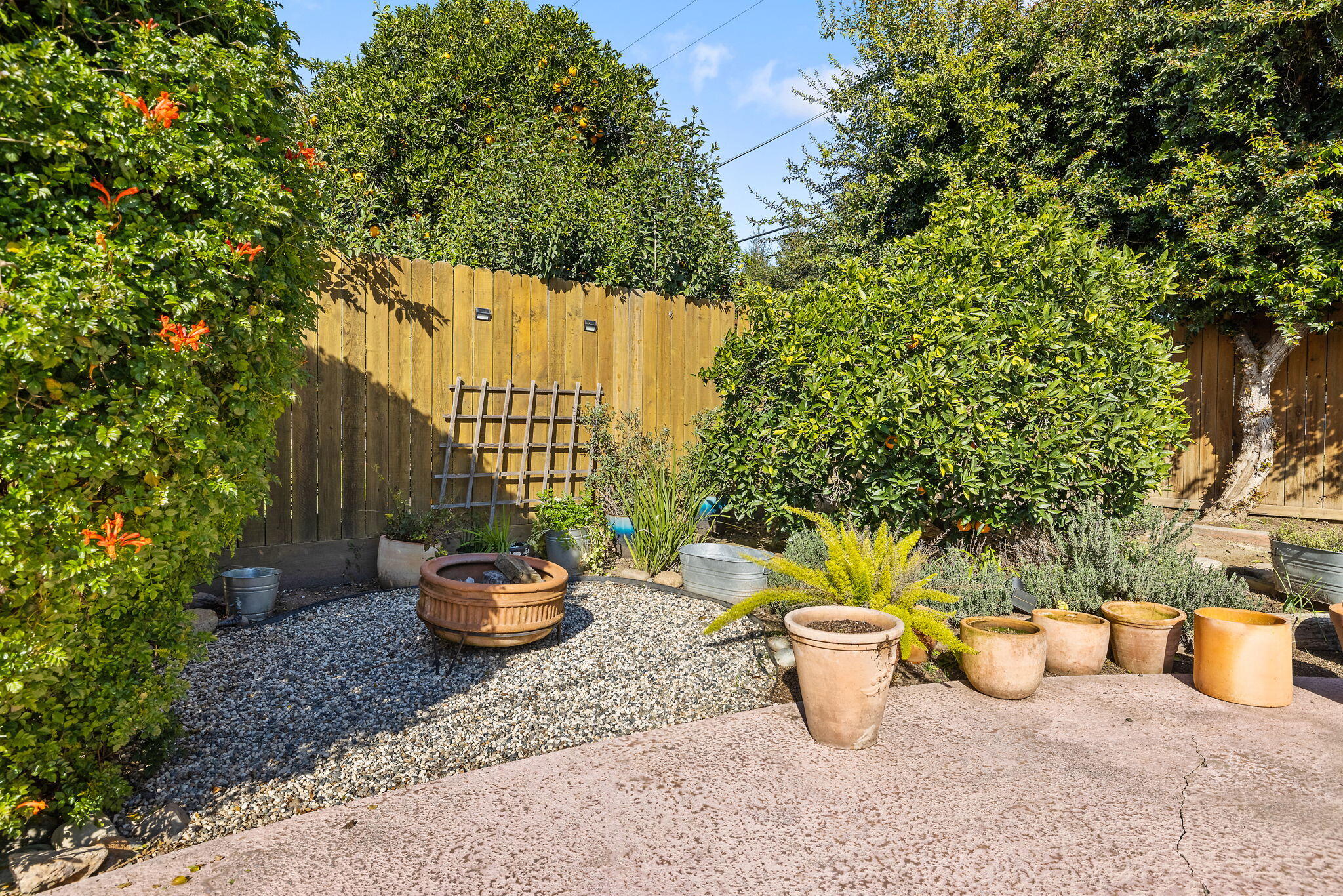 610 S Whitney St, Visalia, CA 93277