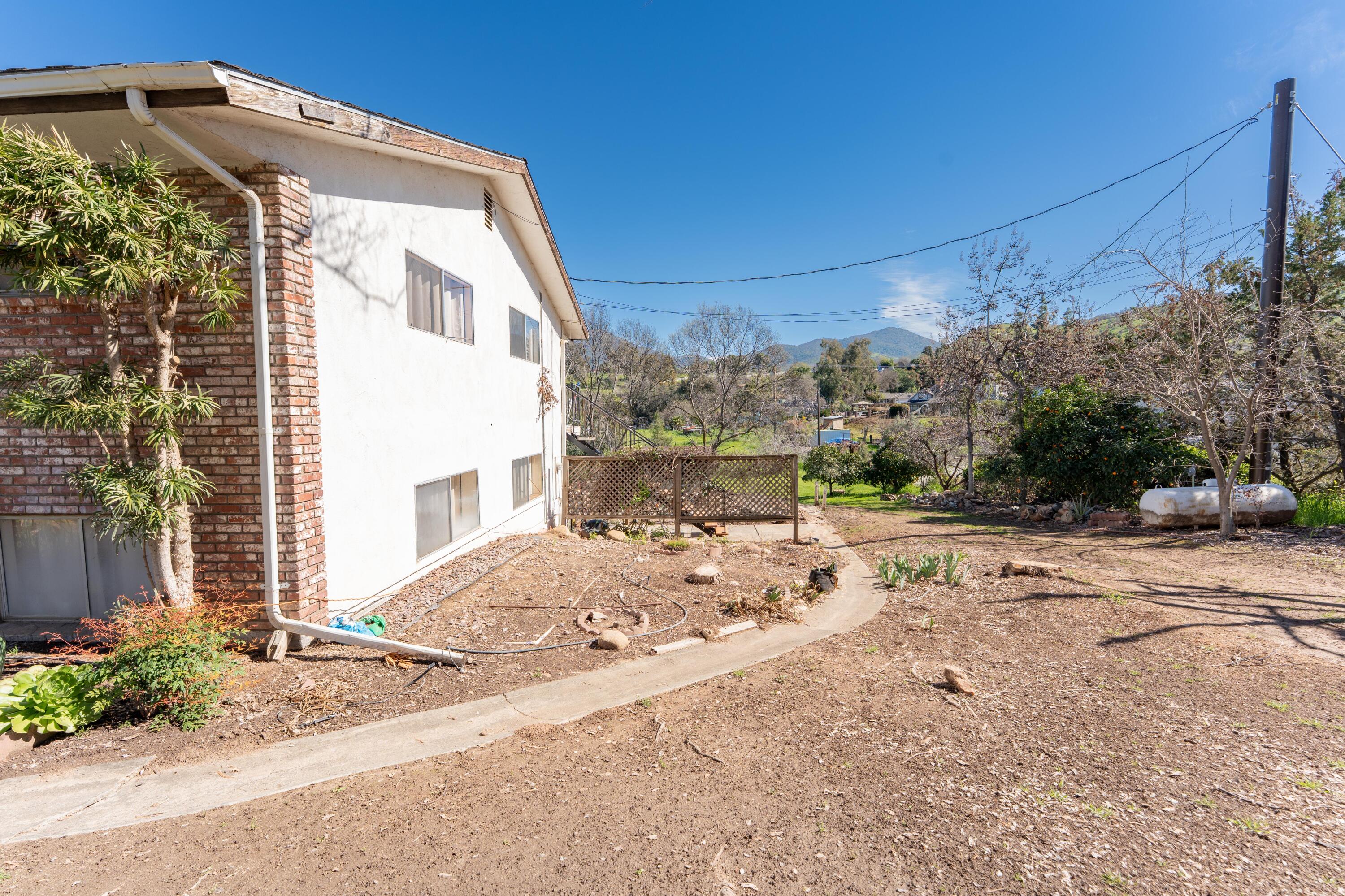 16610 Mustang Dr, Springville, CA 93265