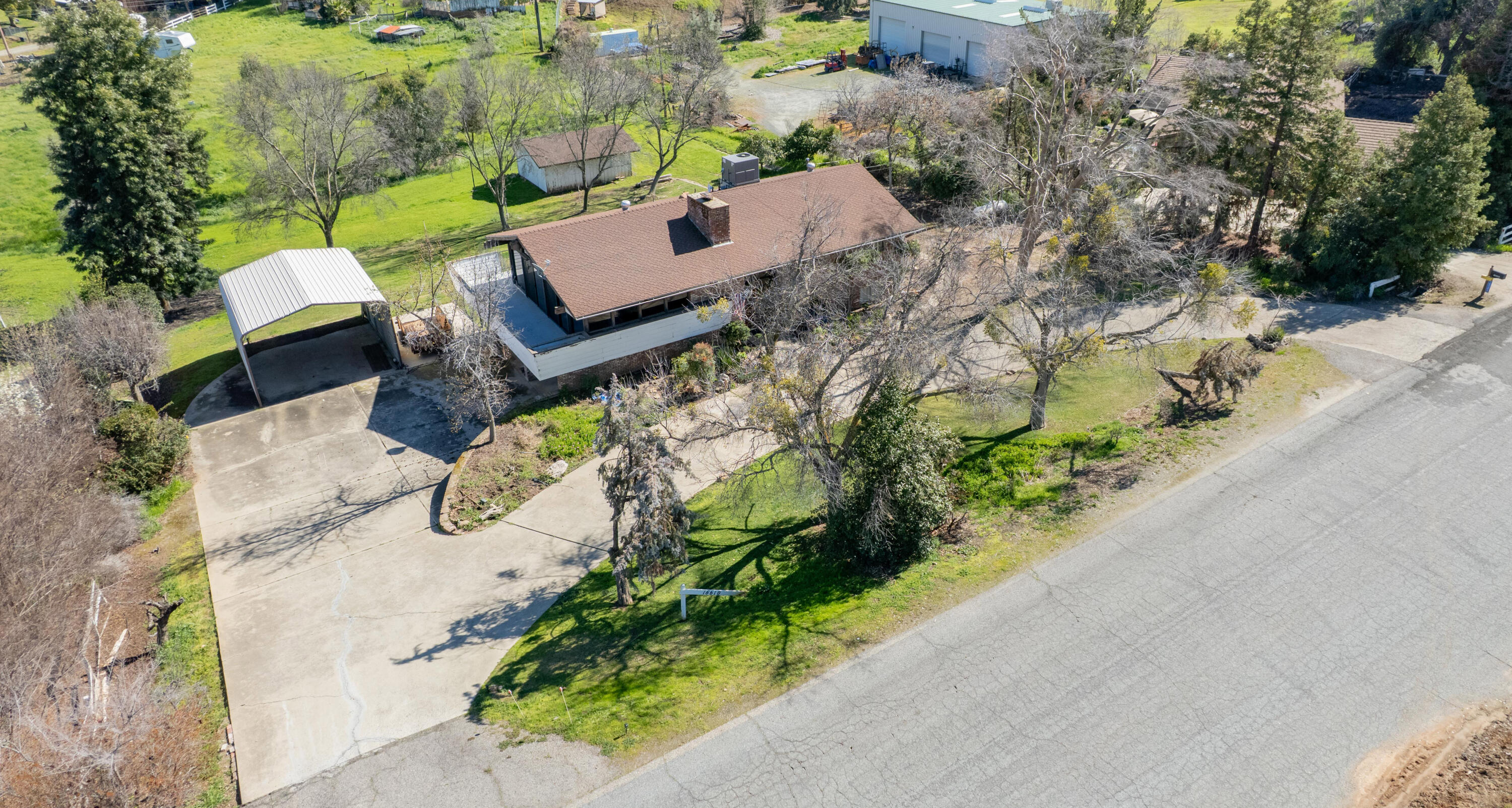 16610 Mustang Dr, Springville, CA 93265