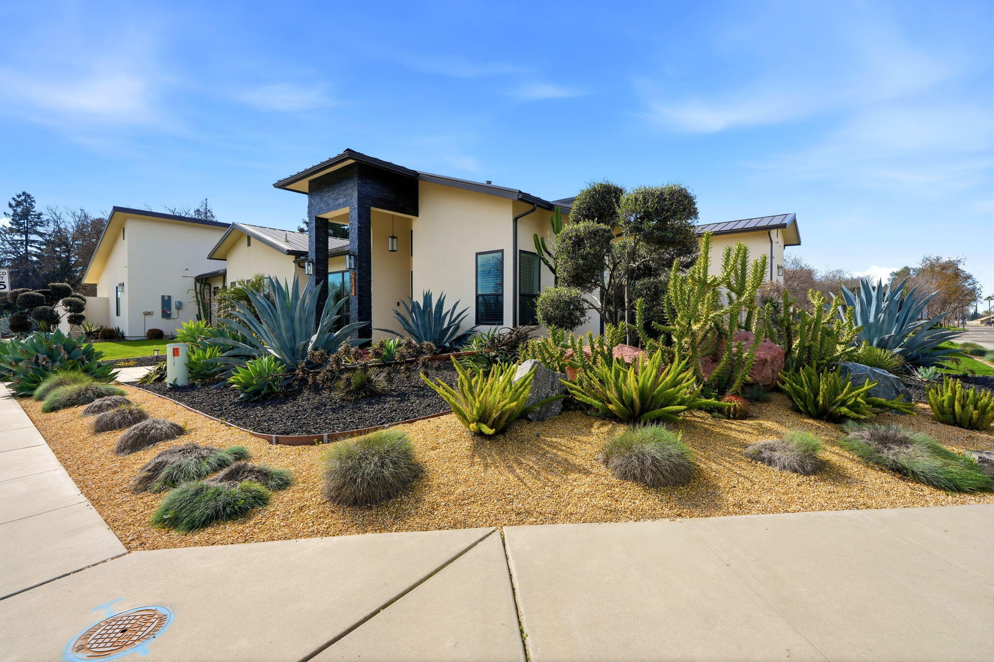 2191 N Linwood St, Visalia, CA 93291