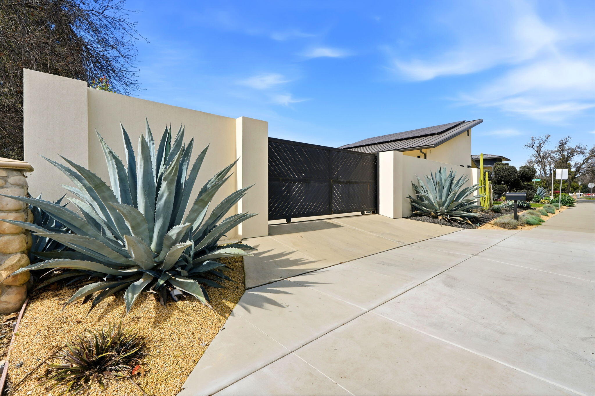 2191 N Linwood St, Visalia, CA 93291