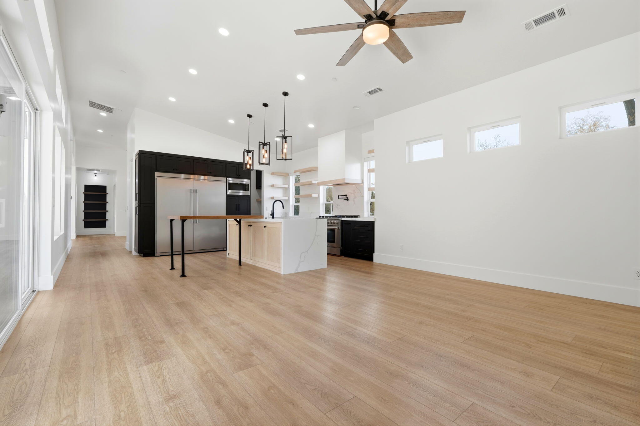 2191 N Linwood St, Visalia, CA 93291