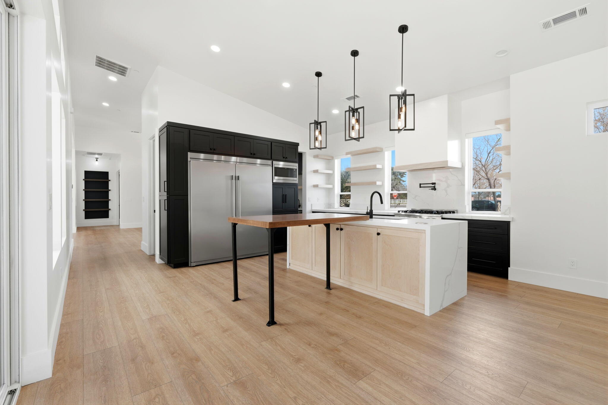 2191 N Linwood St, Visalia, CA 93291