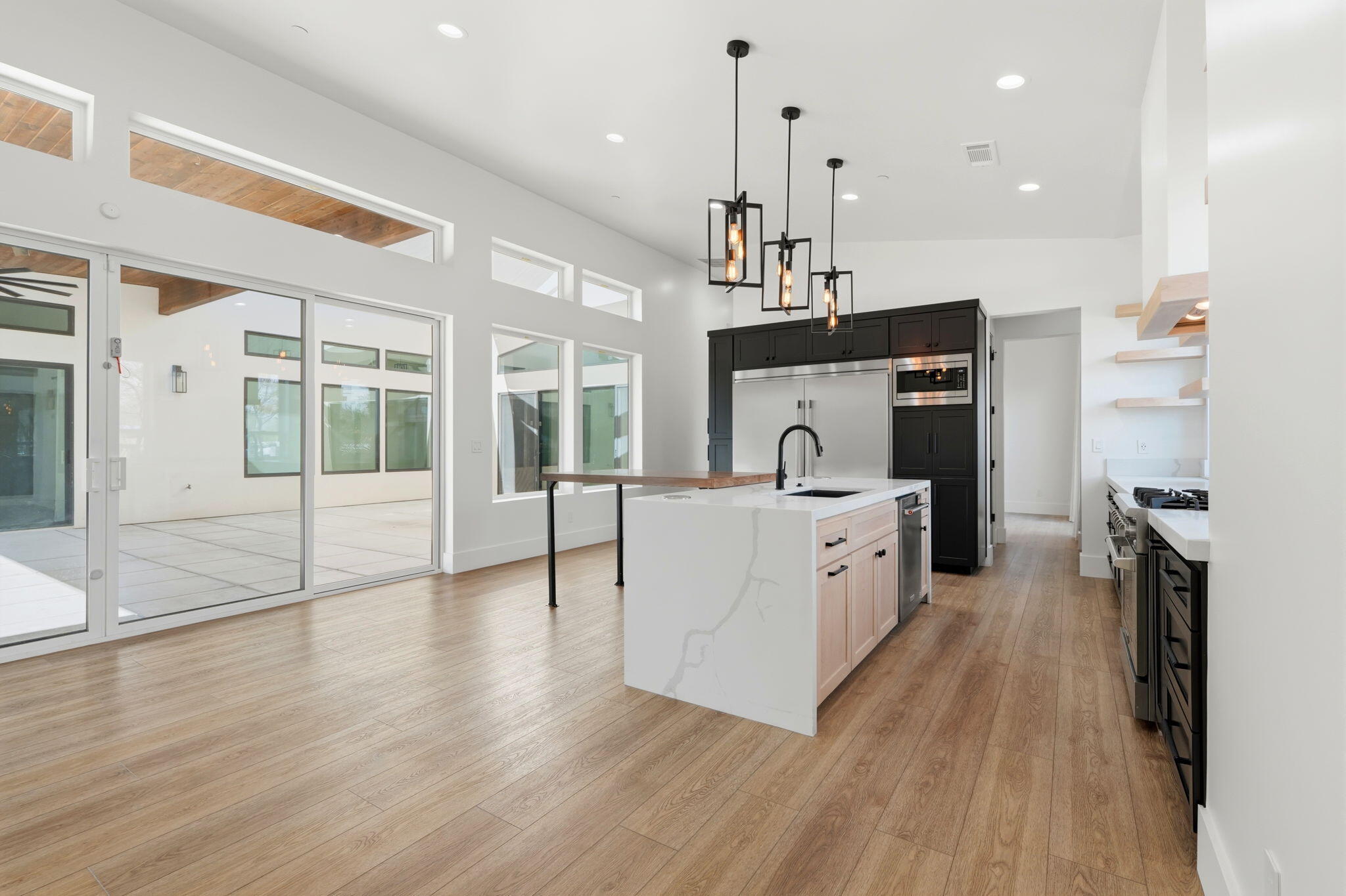 2191 N Linwood St, Visalia, CA 93291