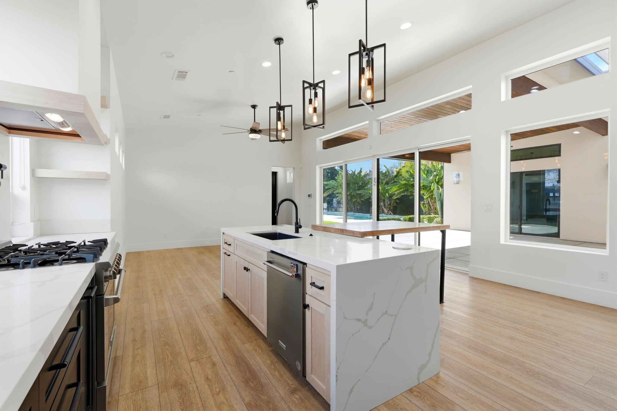 2191 N Linwood St, Visalia, CA 93291