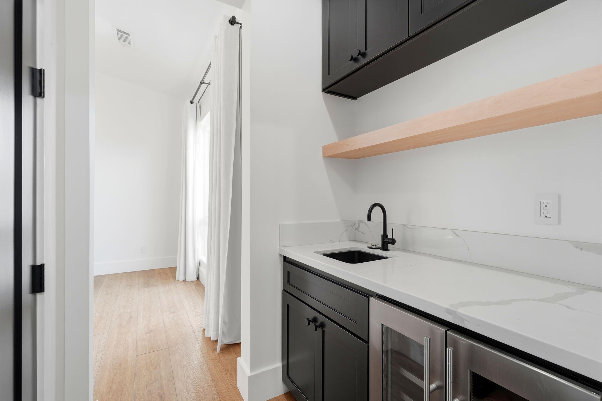 2191 N Linwood St, Visalia, CA 93291