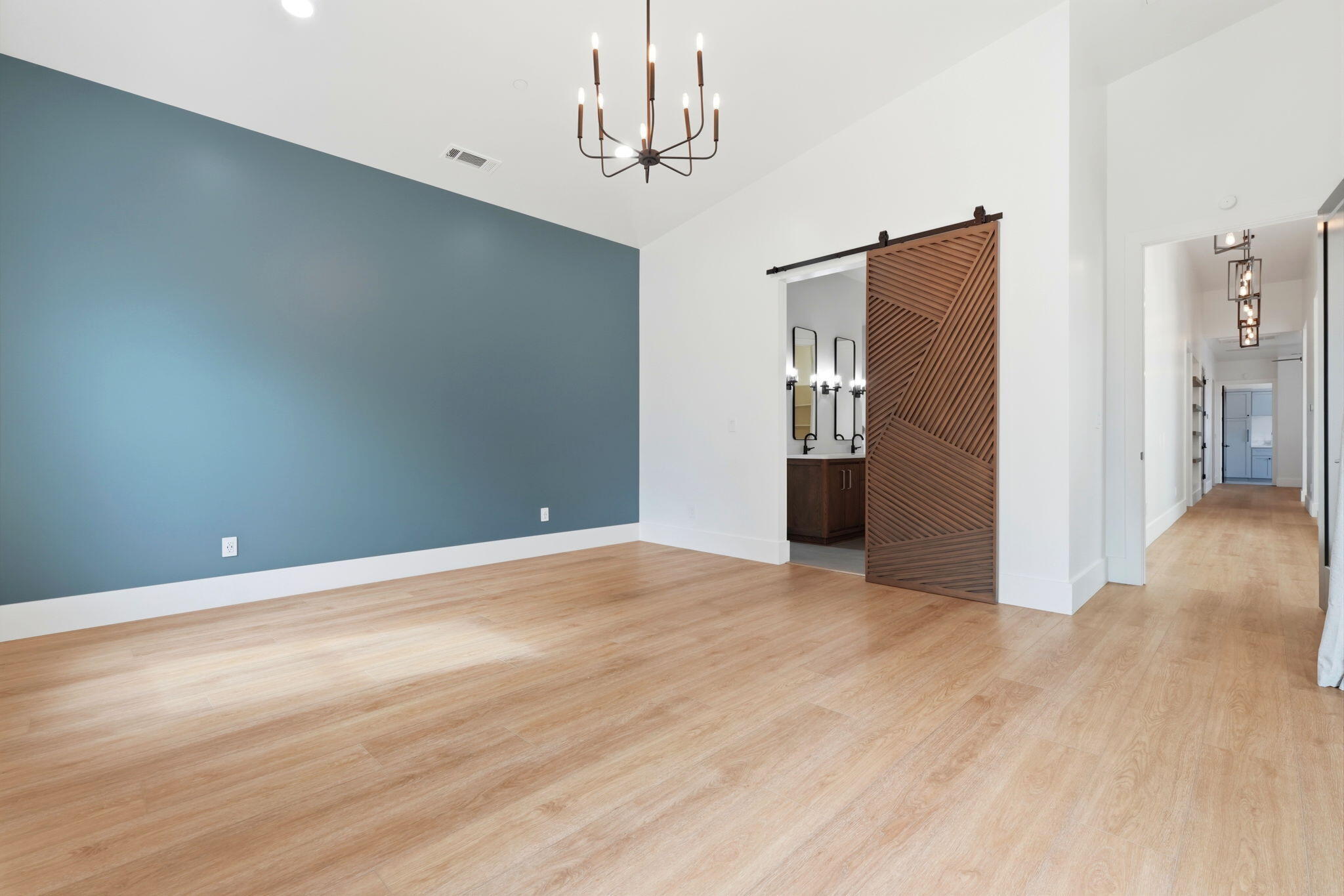 2191 N Linwood St, Visalia, CA 93291