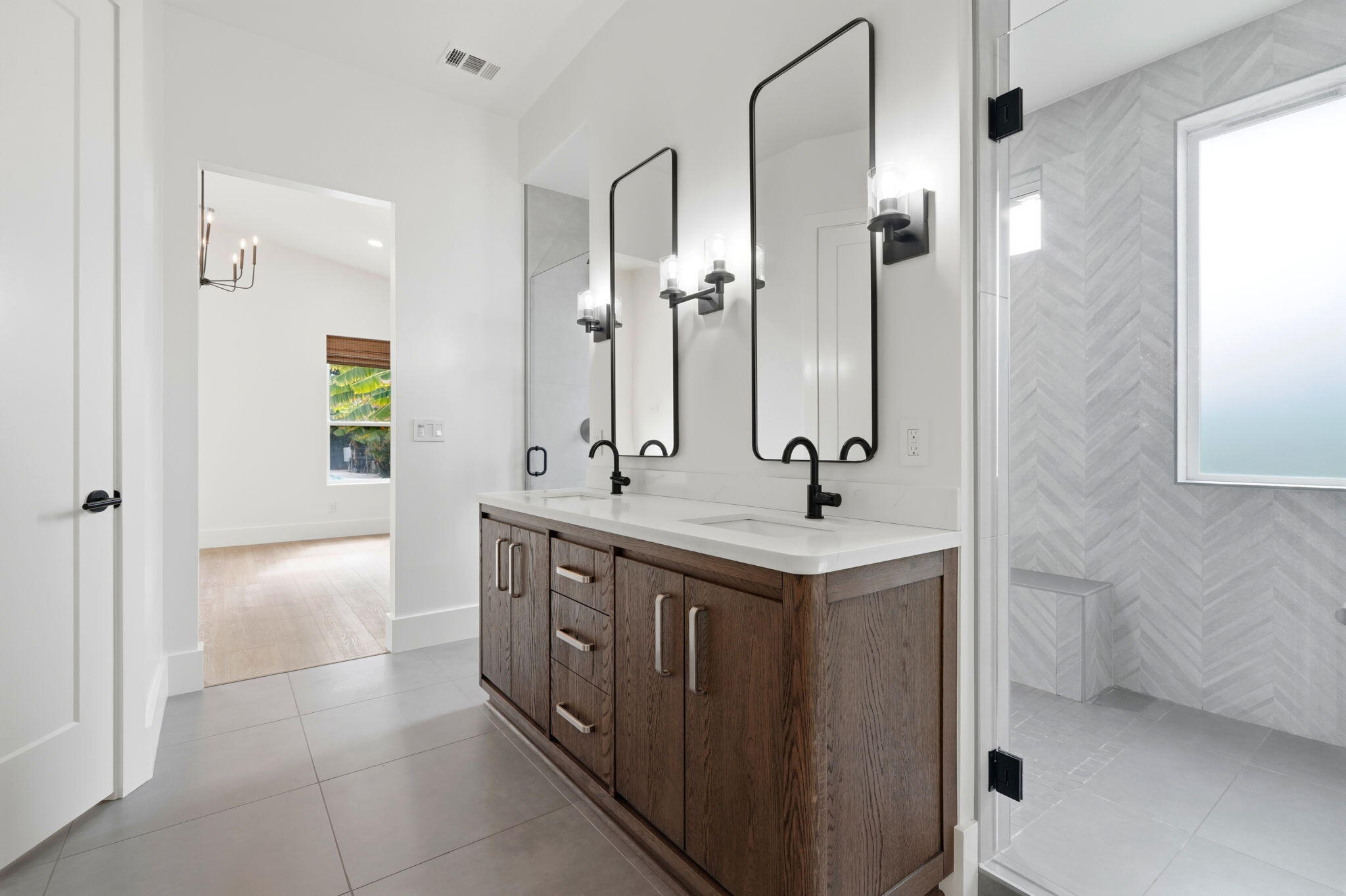 2191 N Linwood St, Visalia, CA 93291