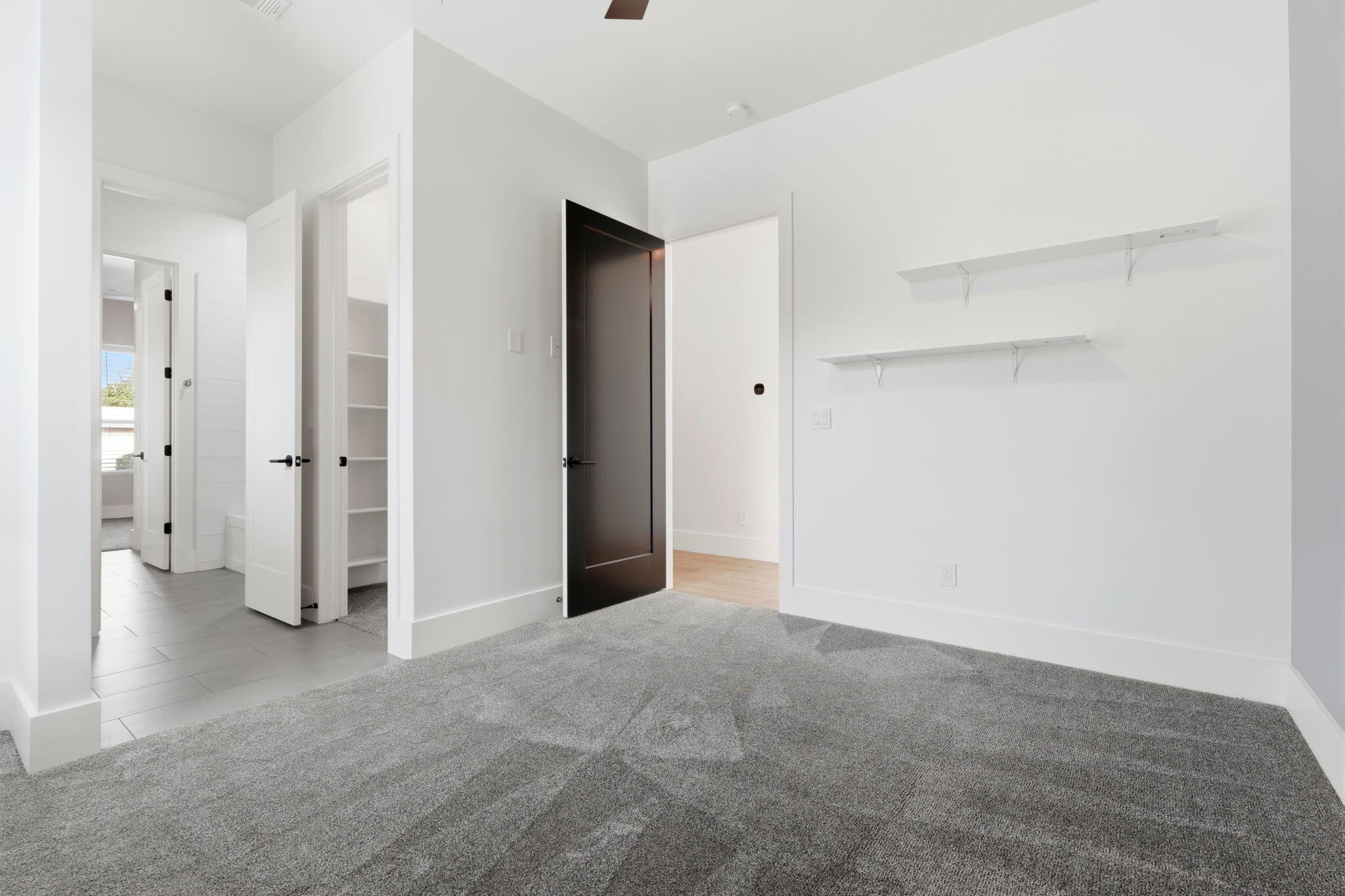 2191 N Linwood St, Visalia, CA 93291