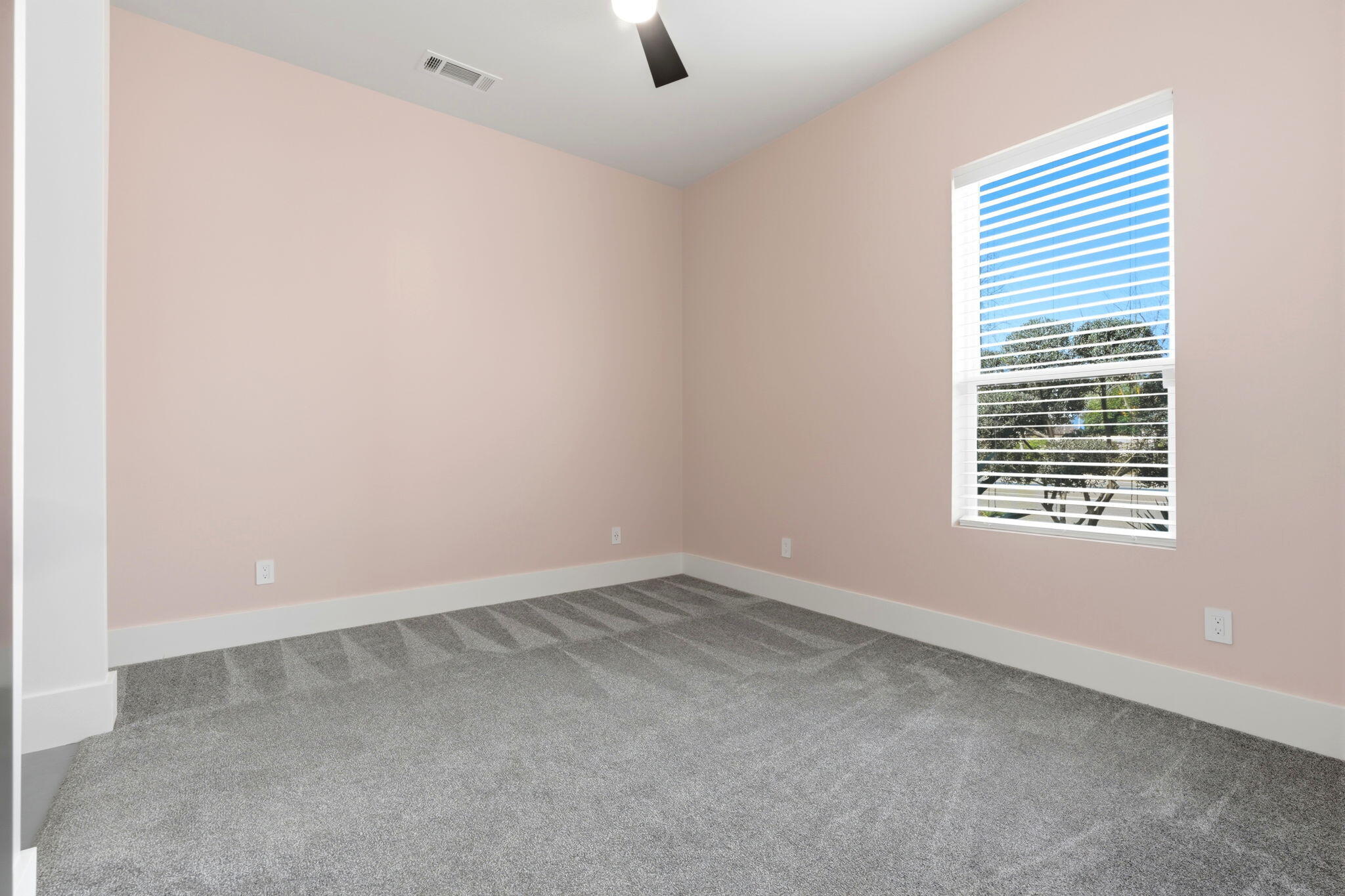 2191 N Linwood St, Visalia, CA 93291