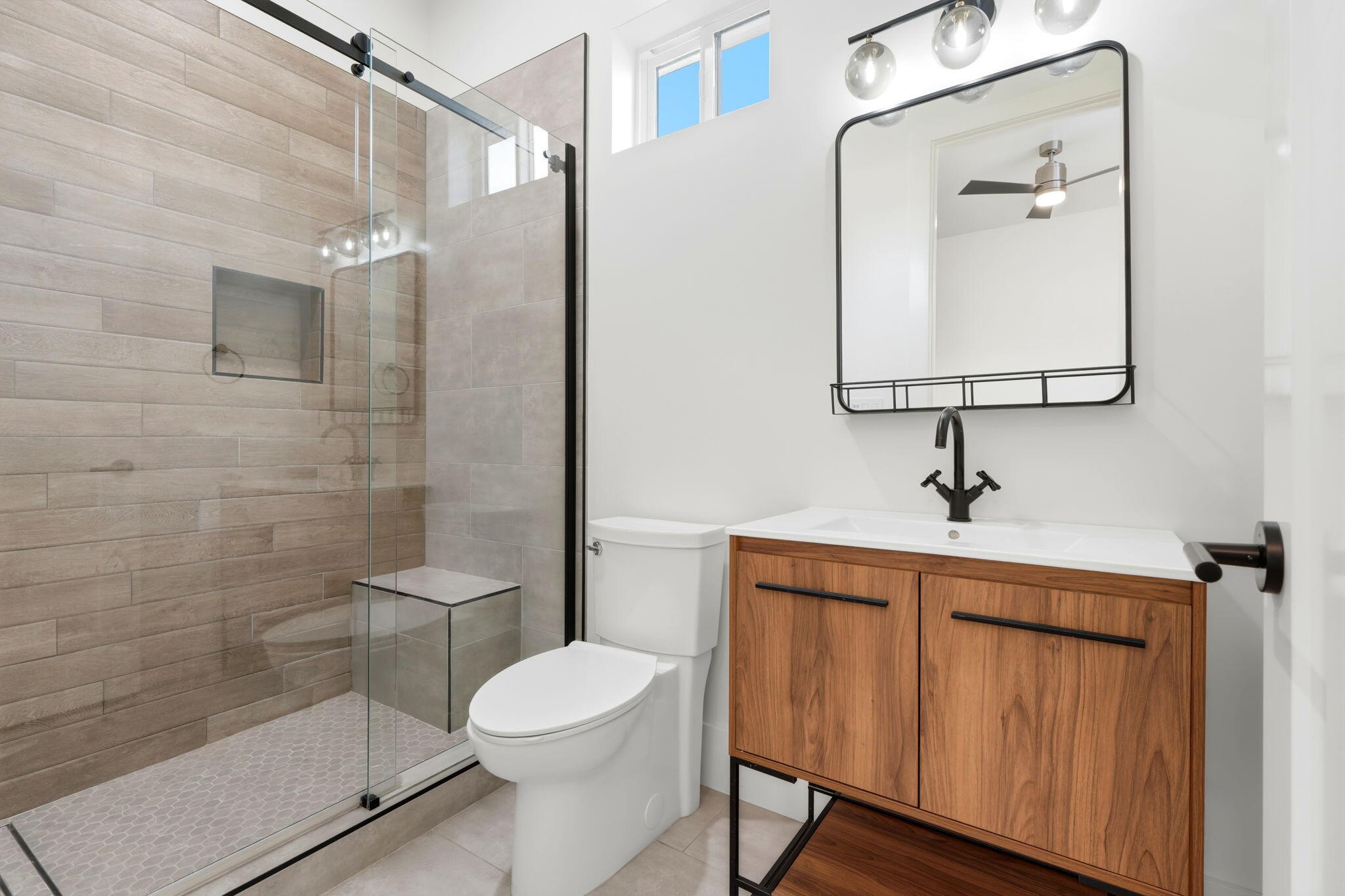 2191 N Linwood St, Visalia, CA 93291