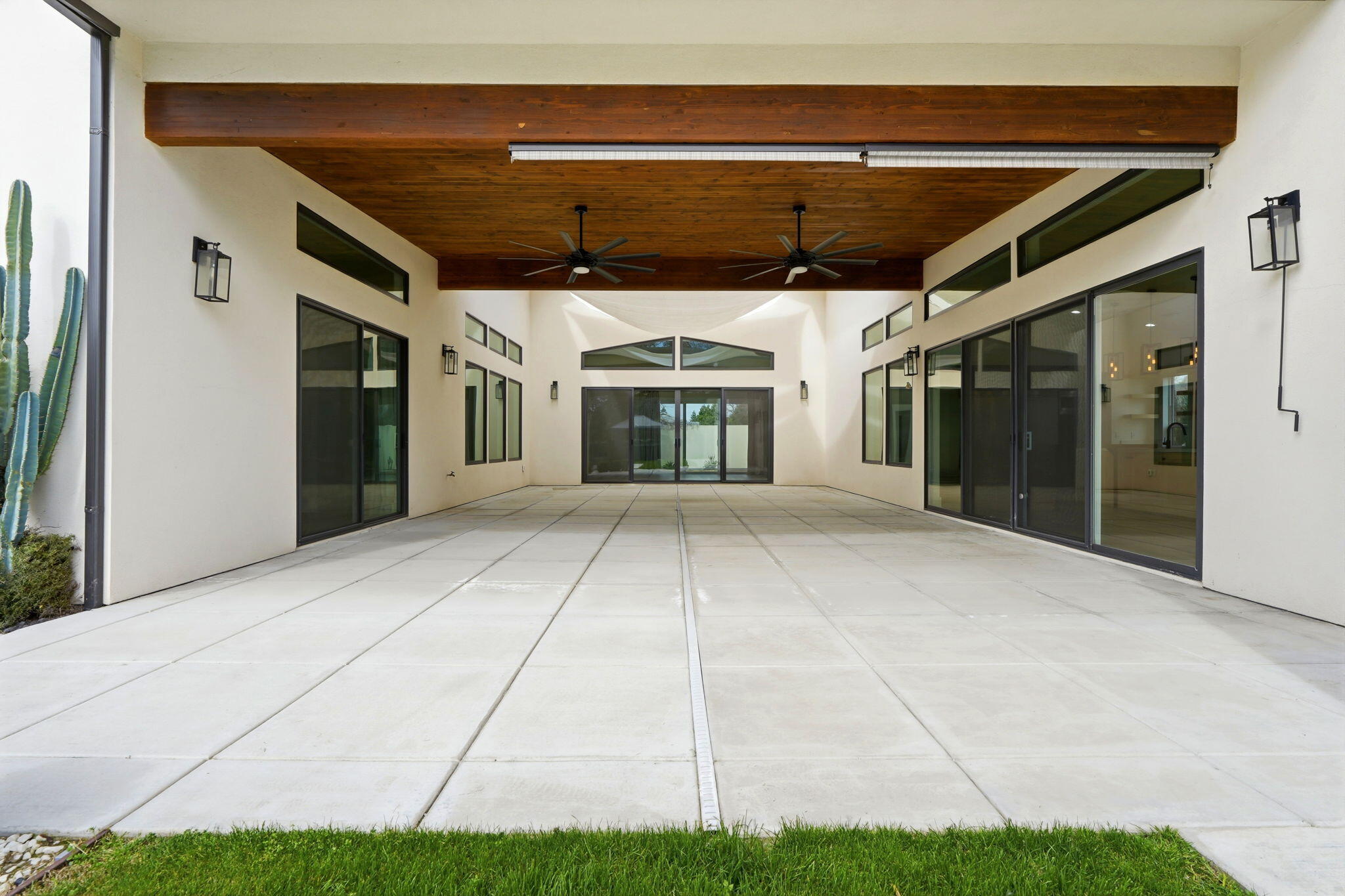 2191 N Linwood St, Visalia, CA 93291