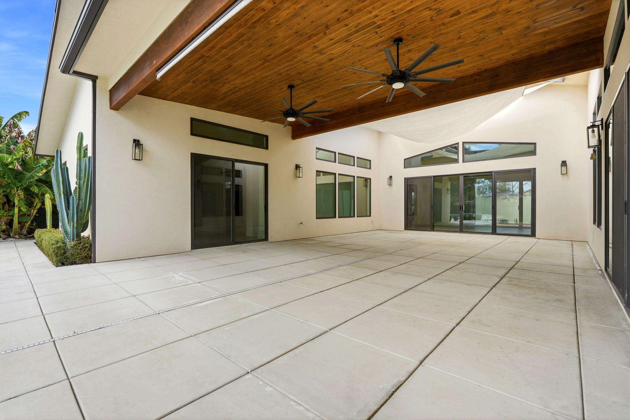 2191 N Linwood St, Visalia, CA 93291