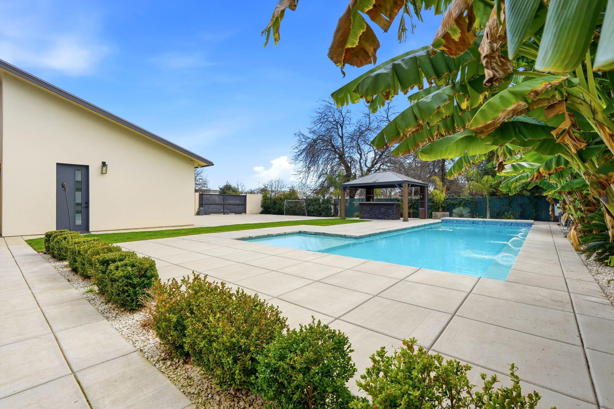 2191 N Linwood St, Visalia, CA 93291