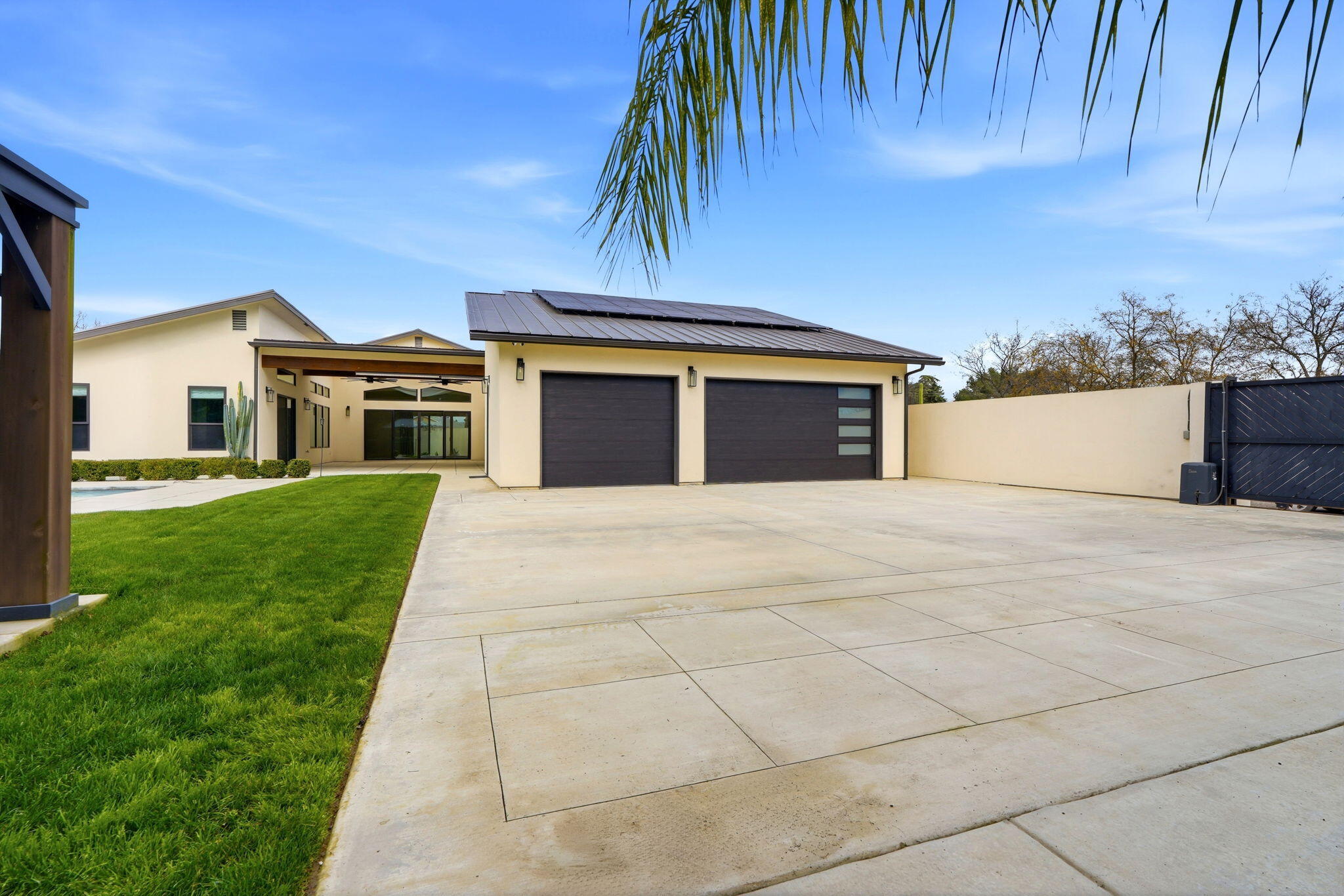 2191 N Linwood St, Visalia, CA 93291